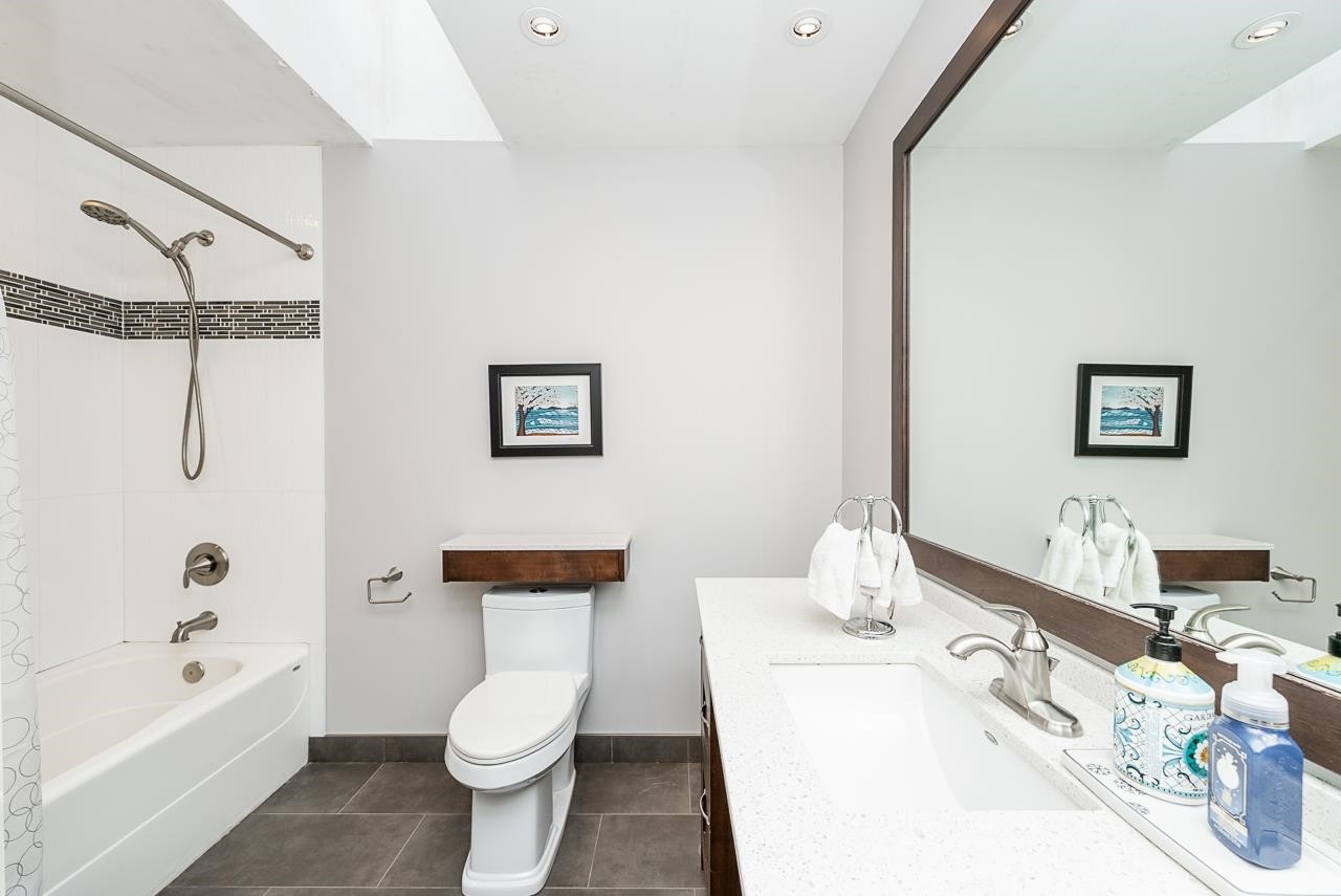 5690 Sunrise Crescent W, Surrey, BC