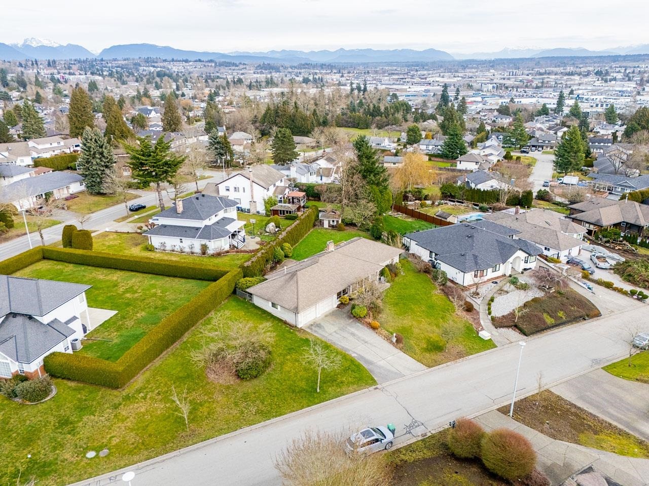 5690 Sunrise Crescent W, Surrey, BC