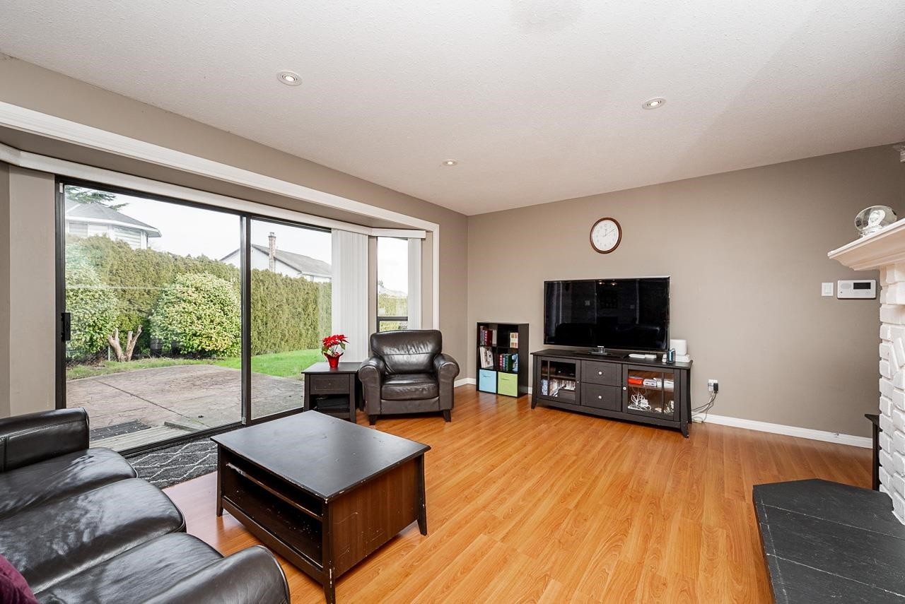 5690 Sunrise Crescent W, Surrey, BC