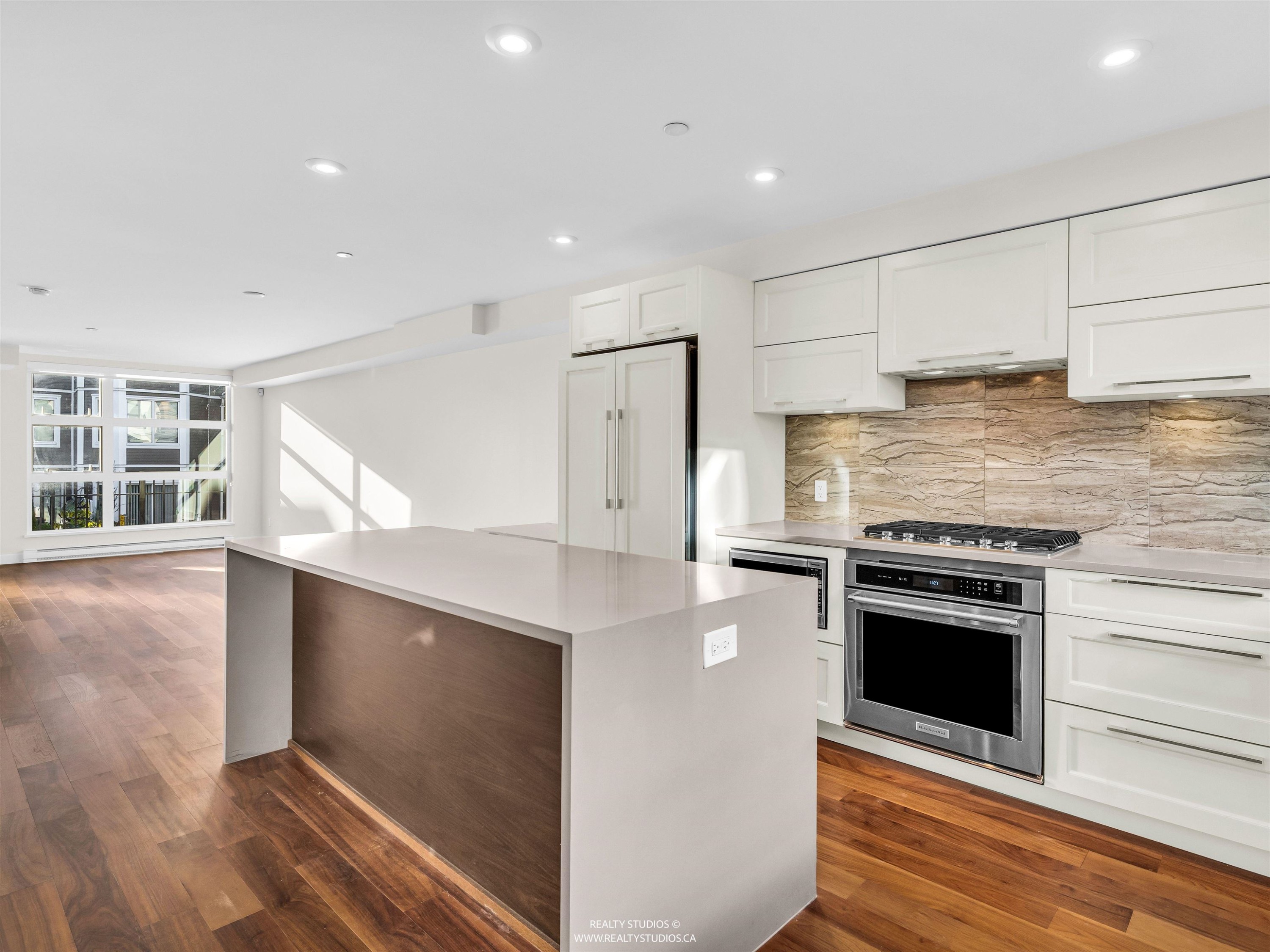 11-14820 Buena Vista Avenue, White Rock, BC