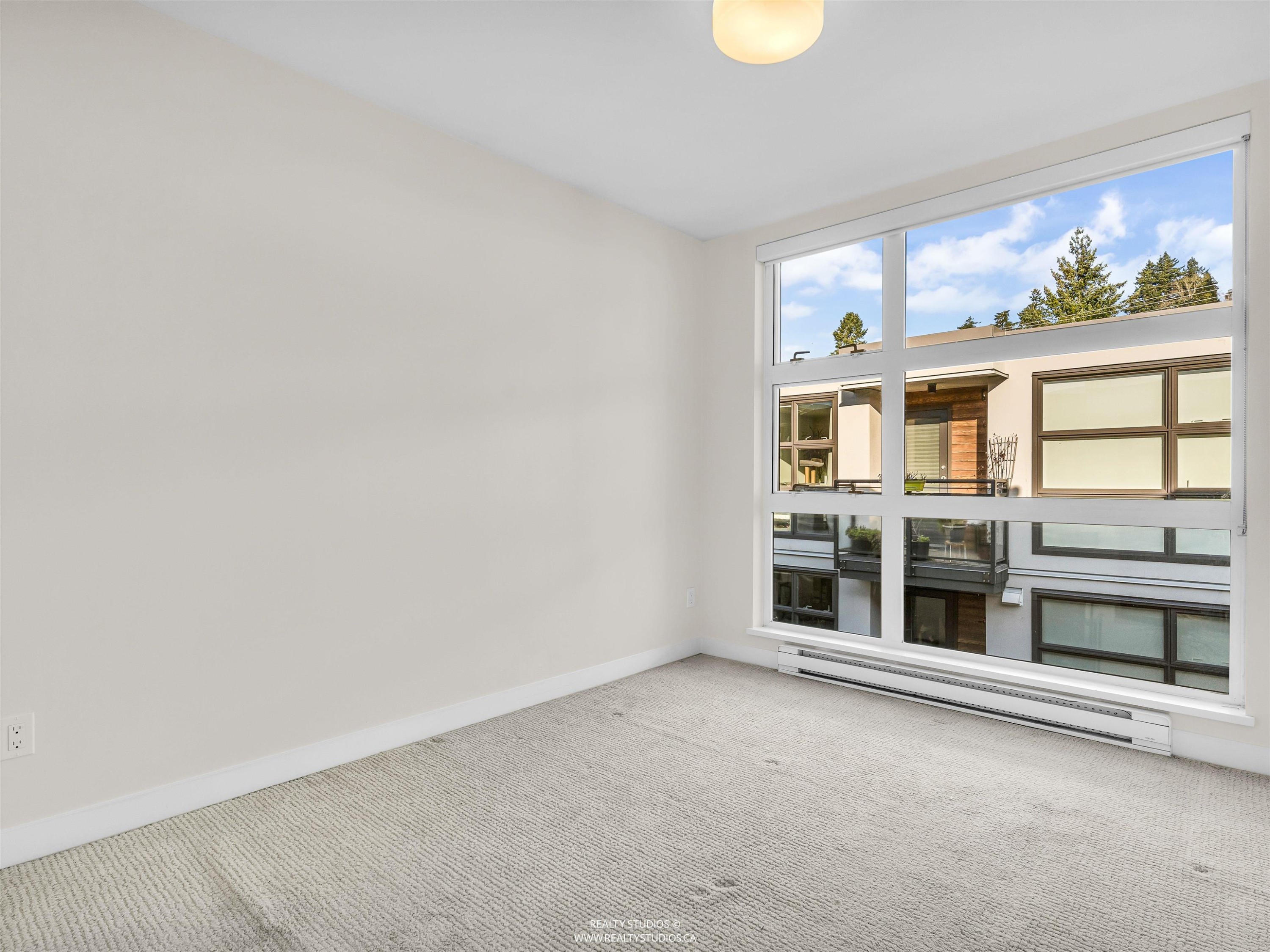 11-14820 Buena Vista Avenue, White Rock, BC