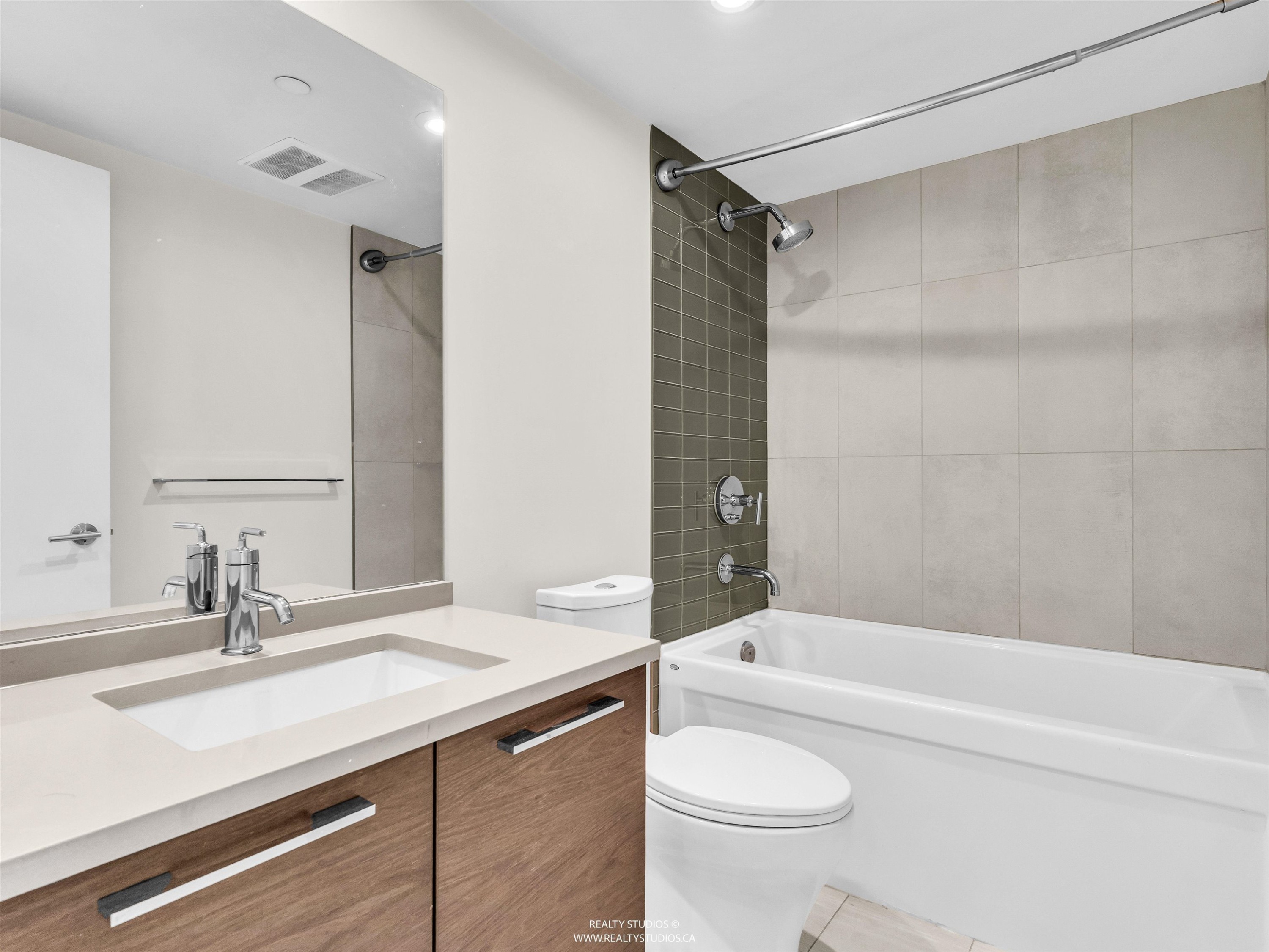 11-14820 Buena Vista Avenue, White Rock, BC