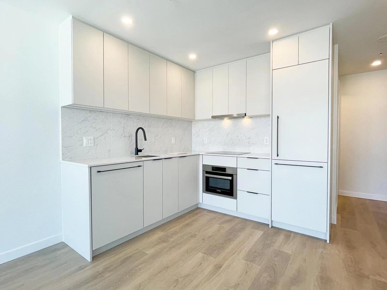 2212-13685 102 Avenue, Surrey, BC