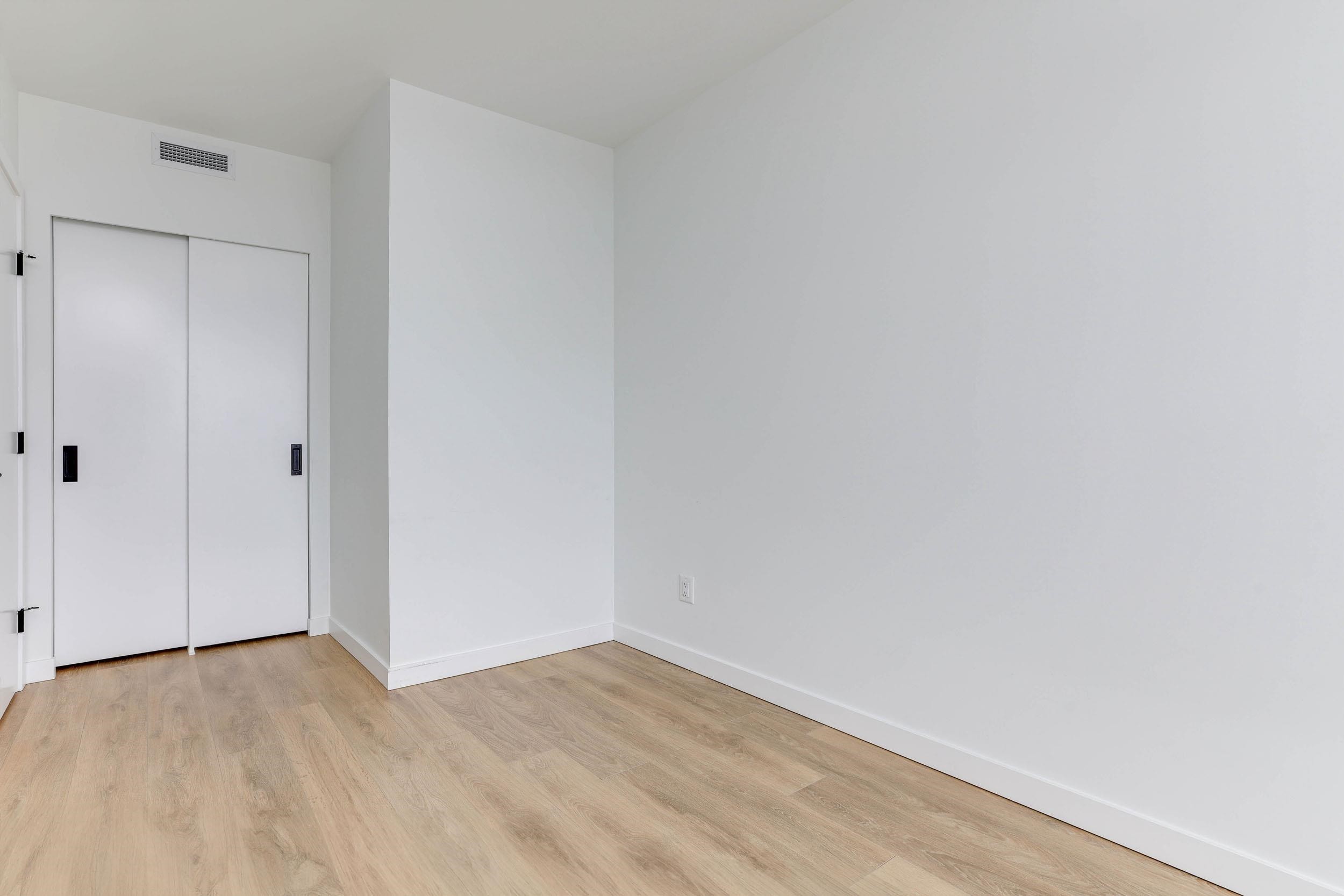 2212-13685 102 Avenue, Surrey, BC