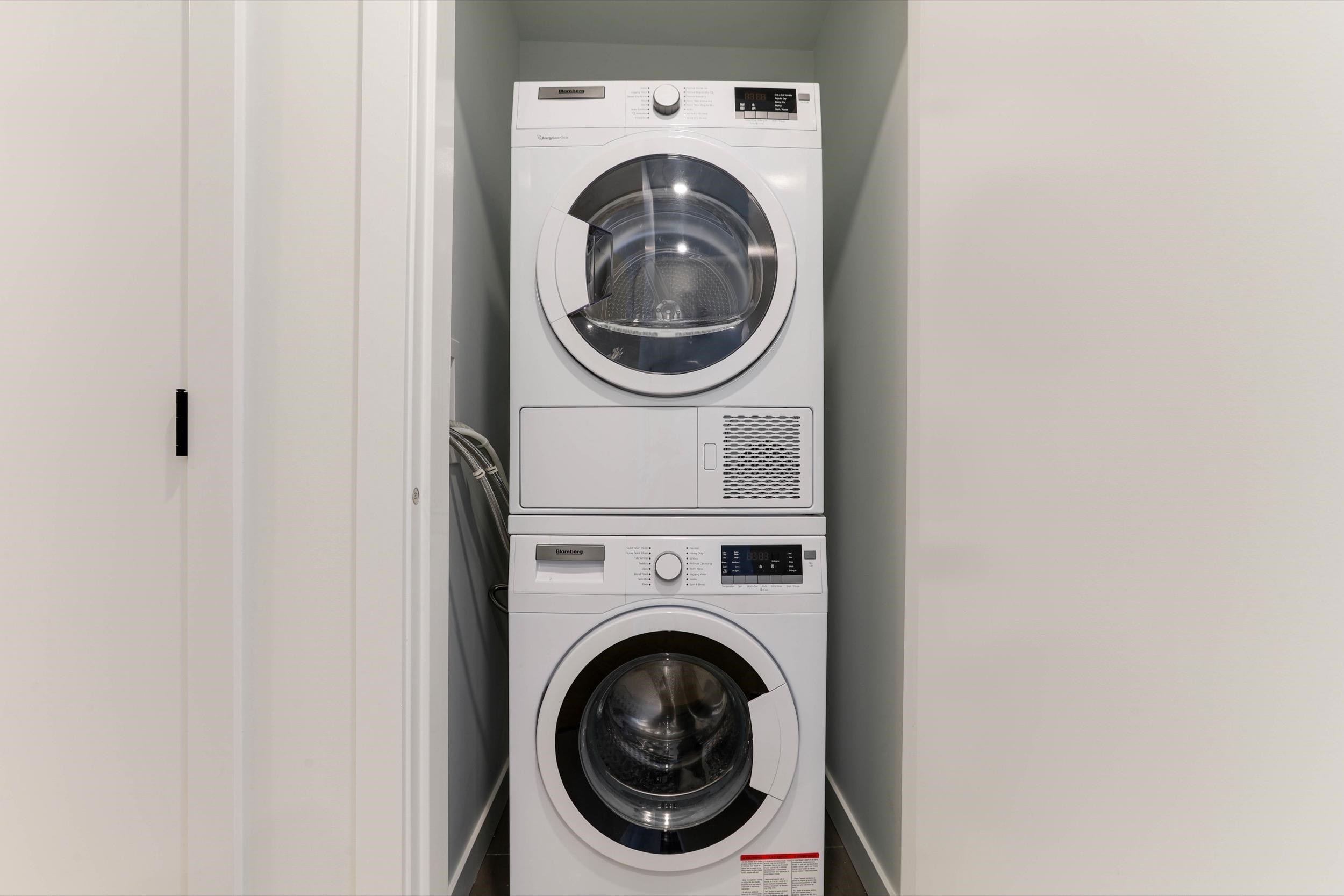 2212-13685 102 Avenue, Surrey, BC