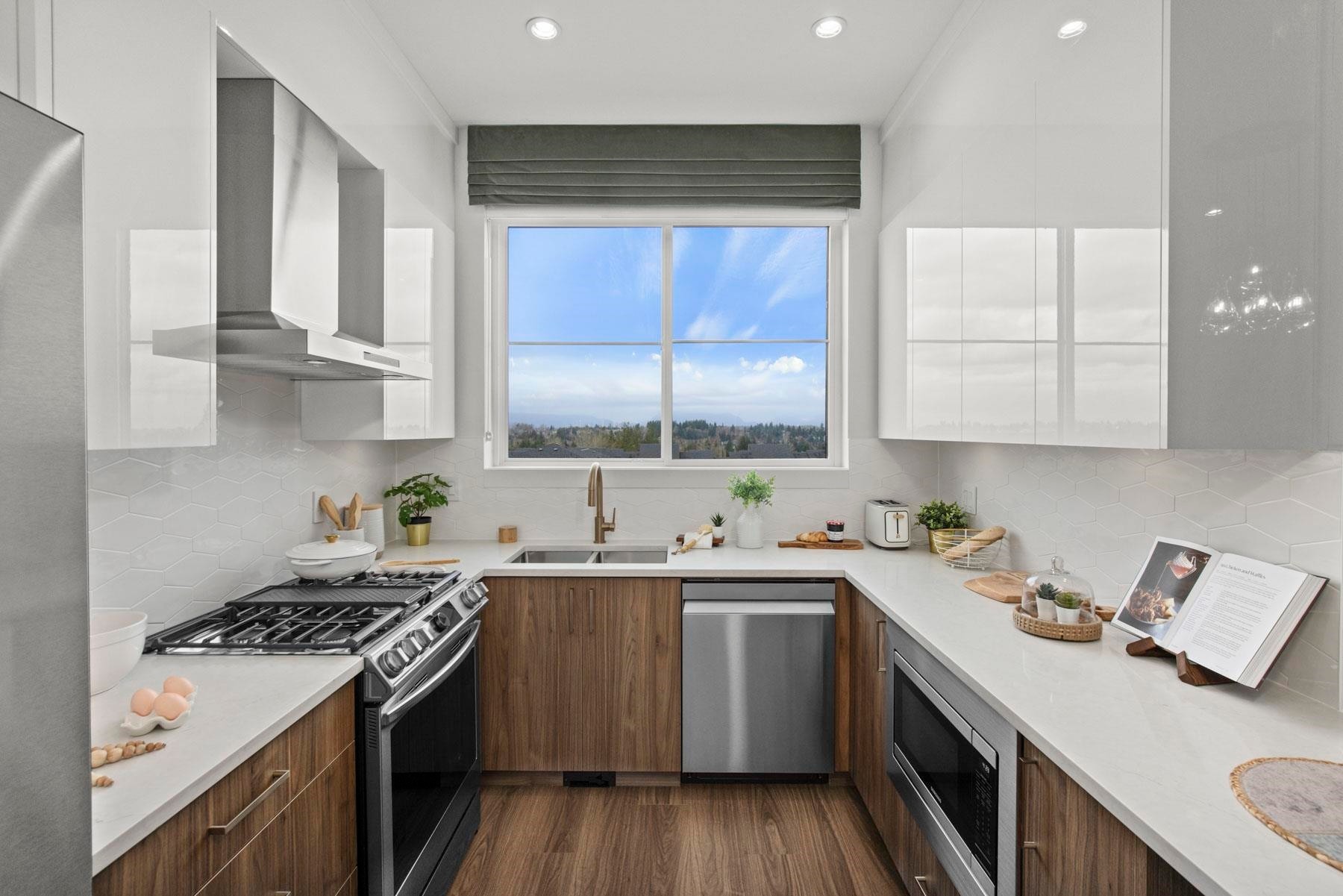 16-6035 141 Street, Surrey, BC