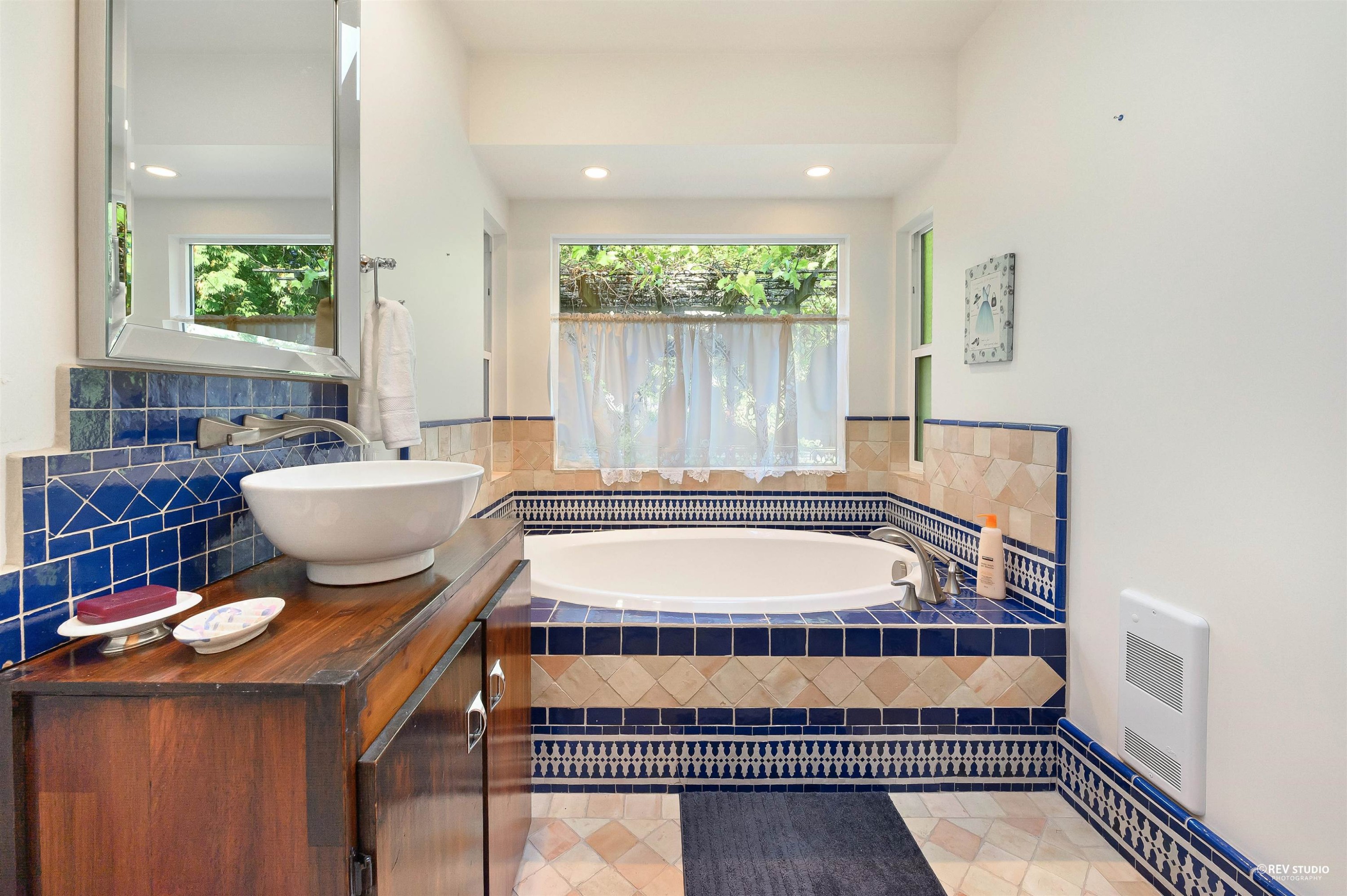 13671 16 Avenue, Surrey, BC