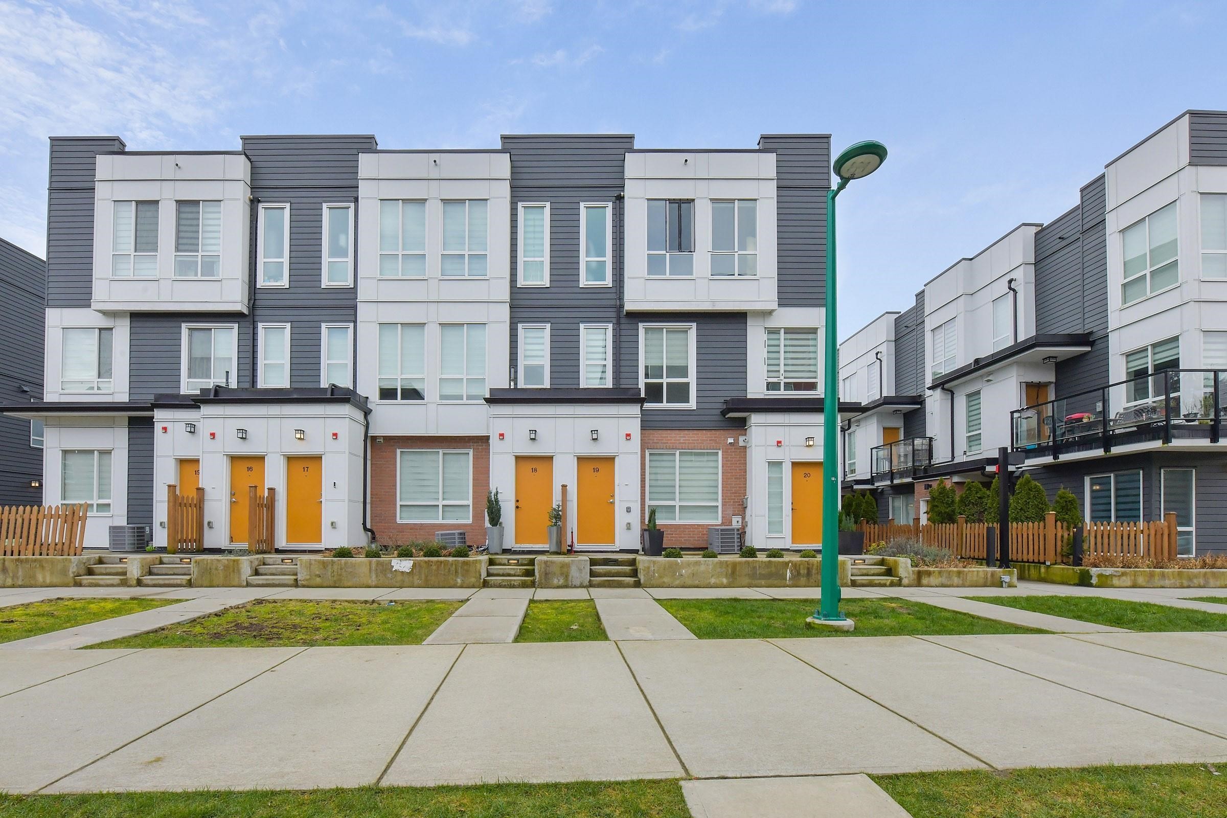 19-18855 72 Avenue, Surrey, BC