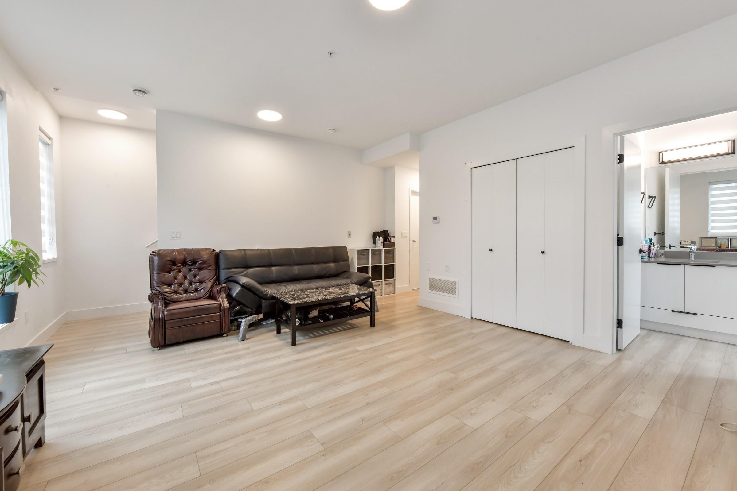 19-18855 72 Avenue, Surrey, BC