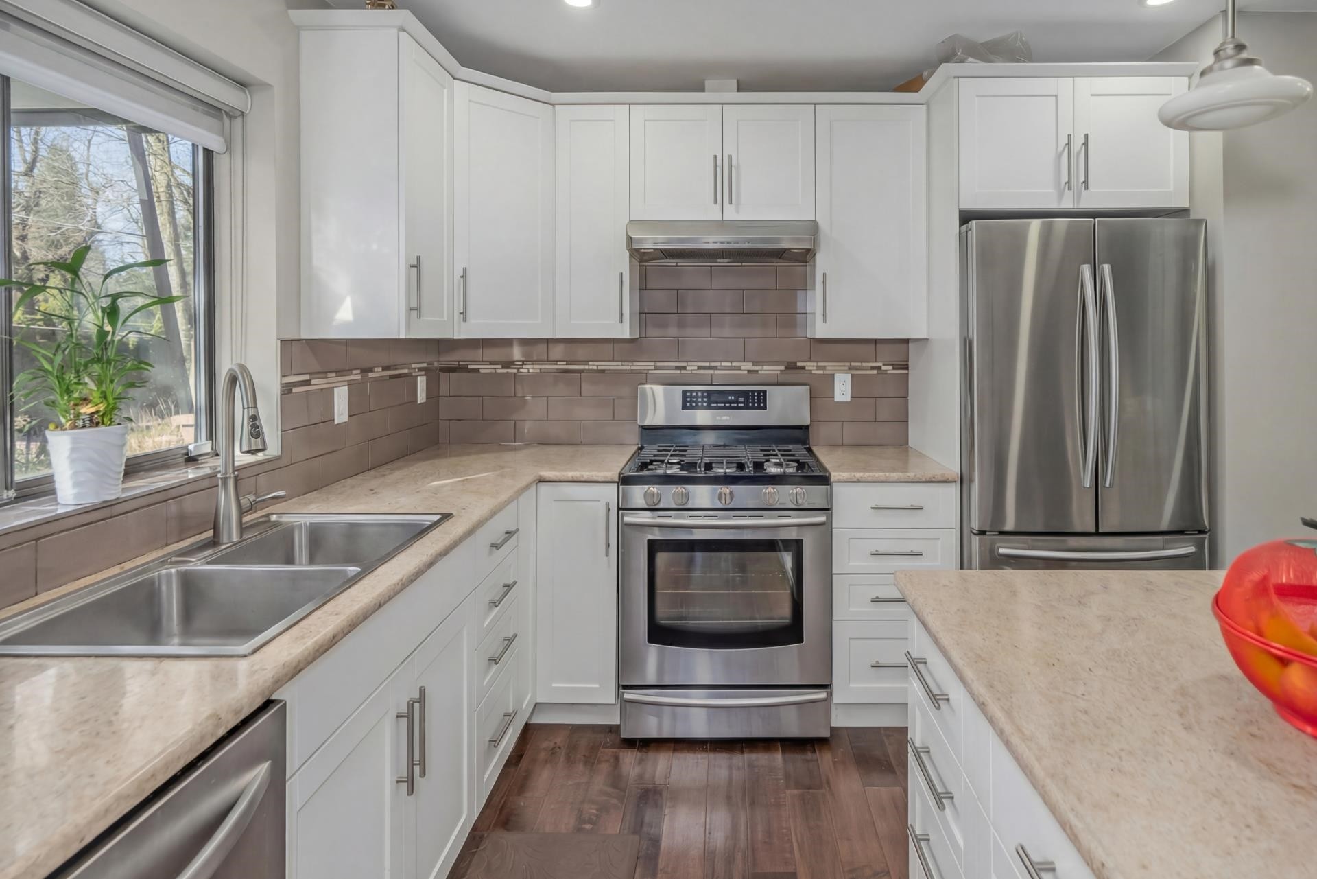 1981 158A Street, Surrey, BC