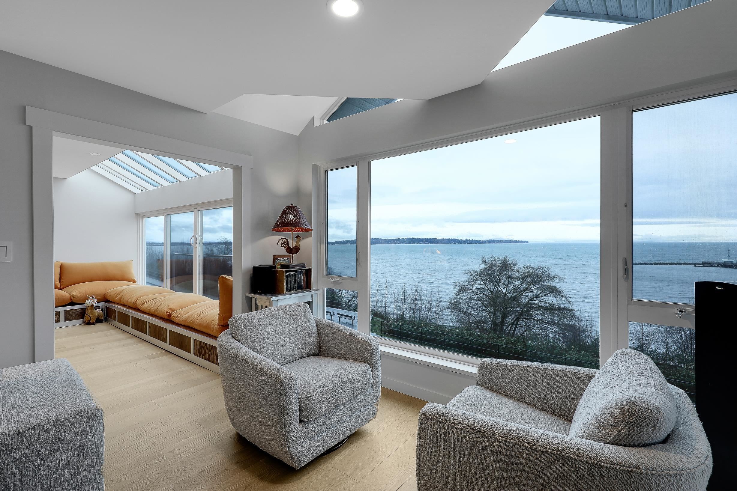 204-15165 Marine Drive, White Rock, BC