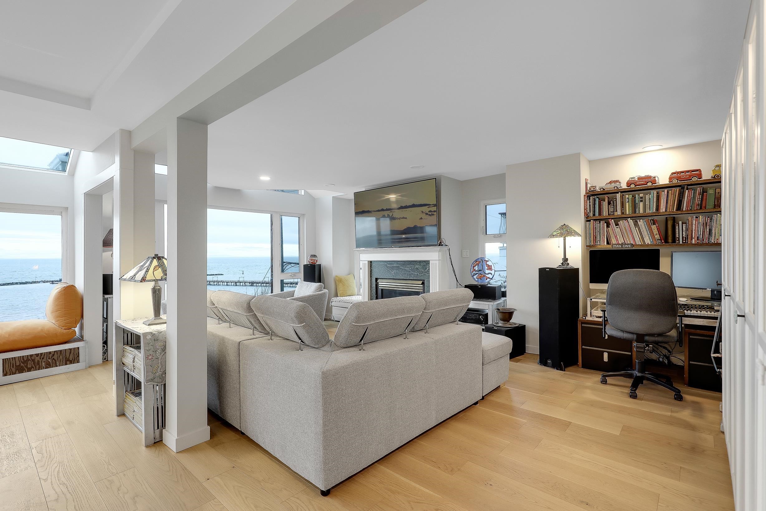 204-15165 Marine Drive, White Rock, BC