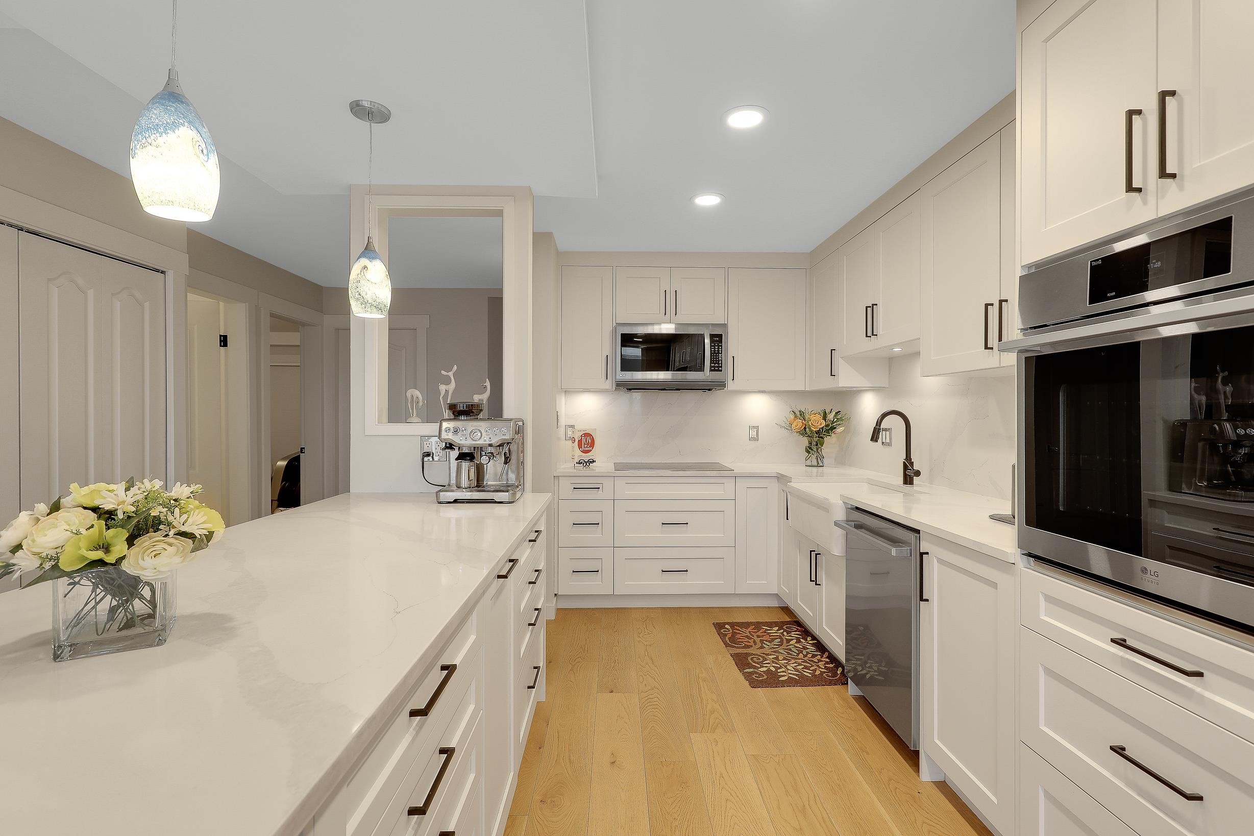 204-15165 Marine Drive, White Rock, BC