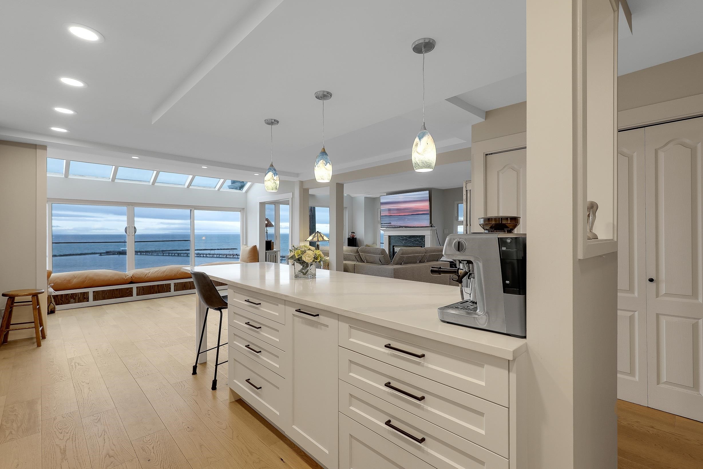 204-15165 Marine Drive, White Rock, BC