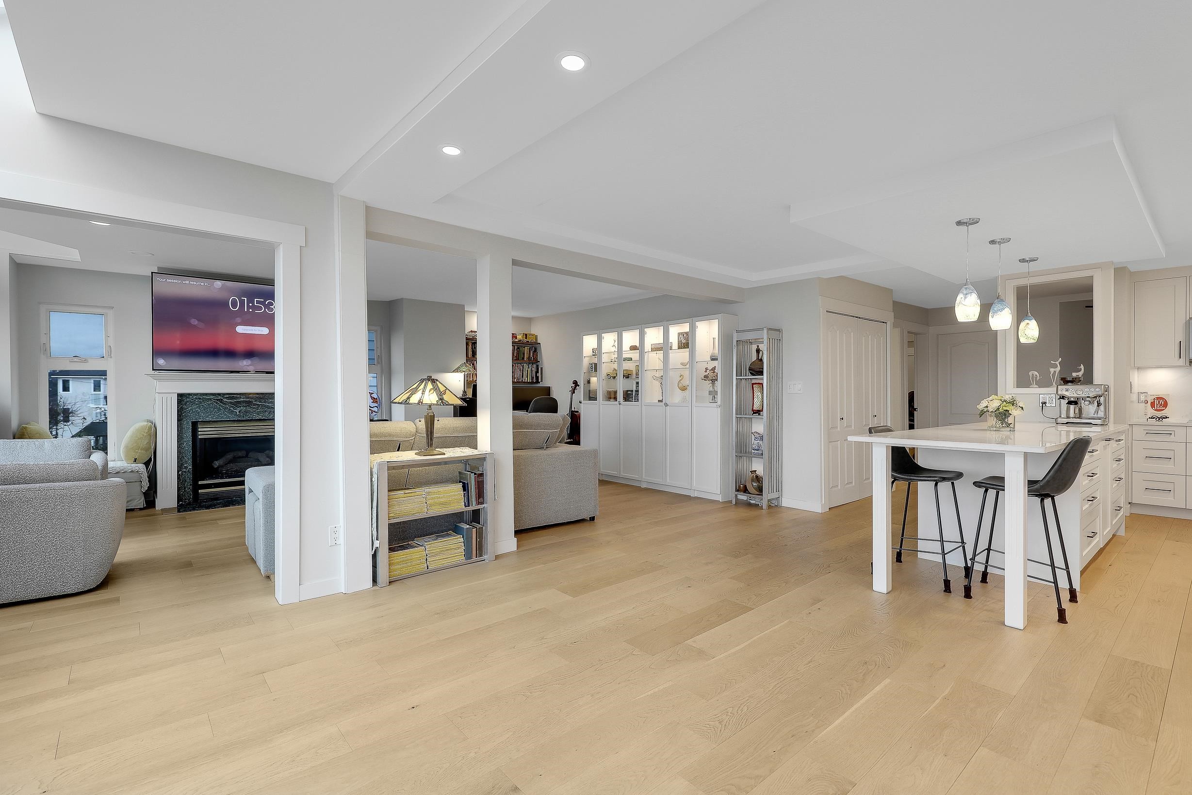 204-15165 Marine Drive, White Rock, BC