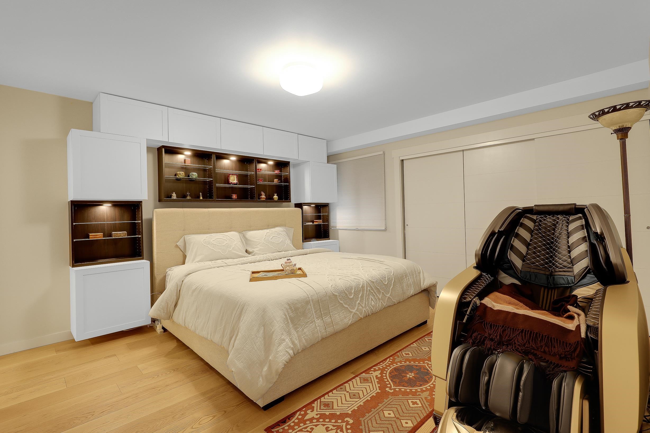 204-15165 Marine Drive, White Rock, BC