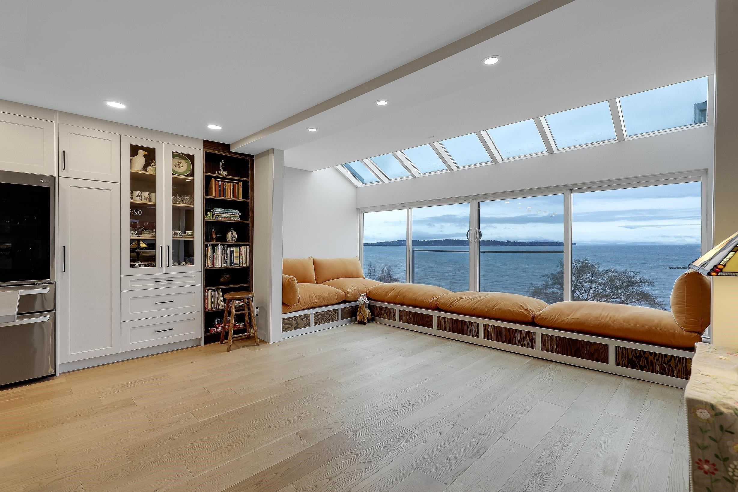 204-15165 Marine Drive, White Rock, BC