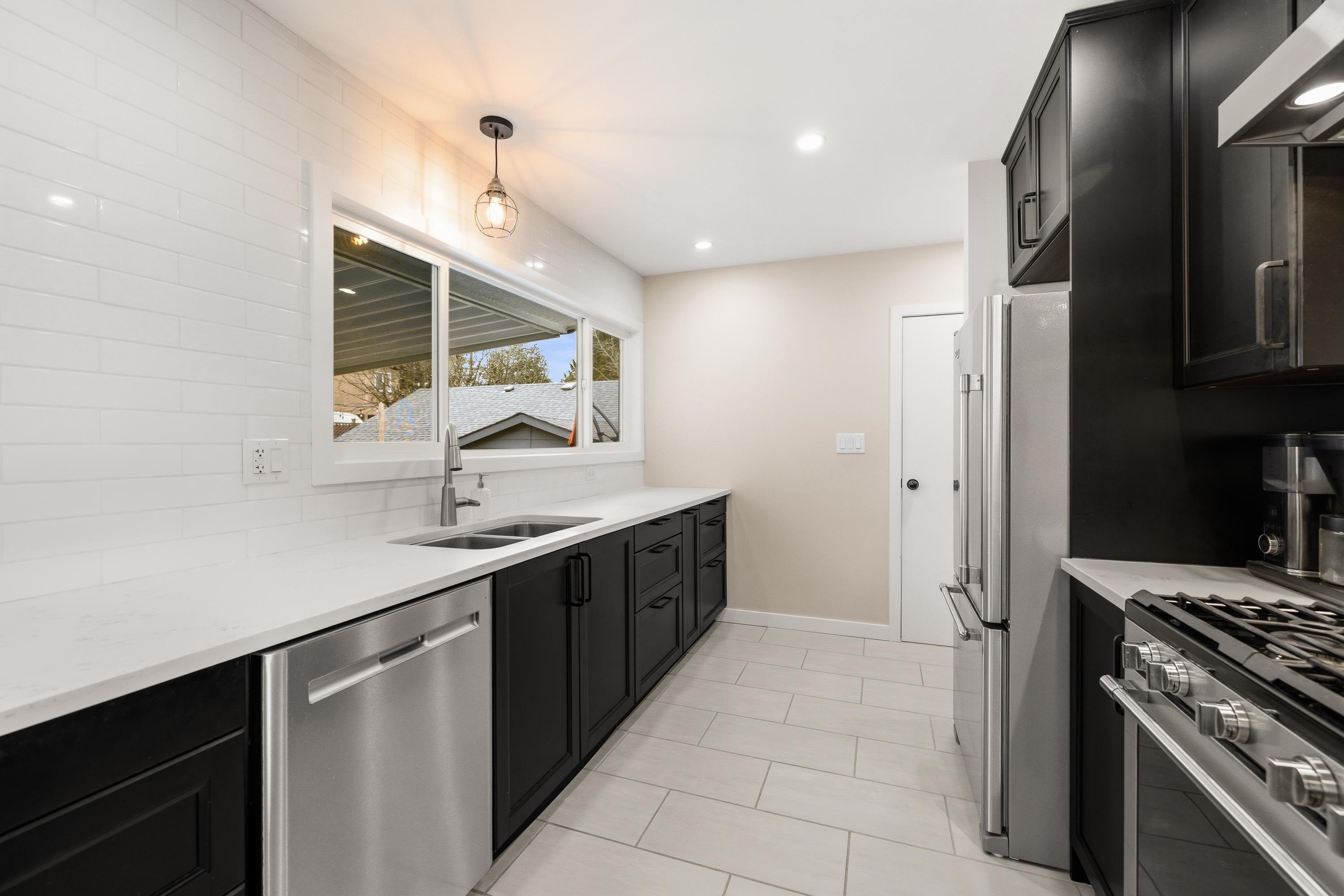 11516 97 Avenue, Surrey, BC