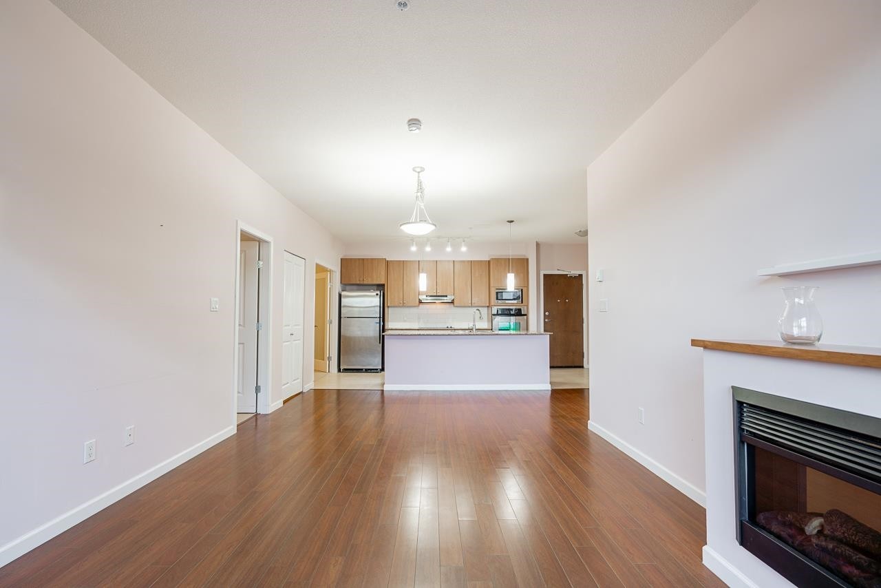 202-15388 101 Avenue, Surrey, BC