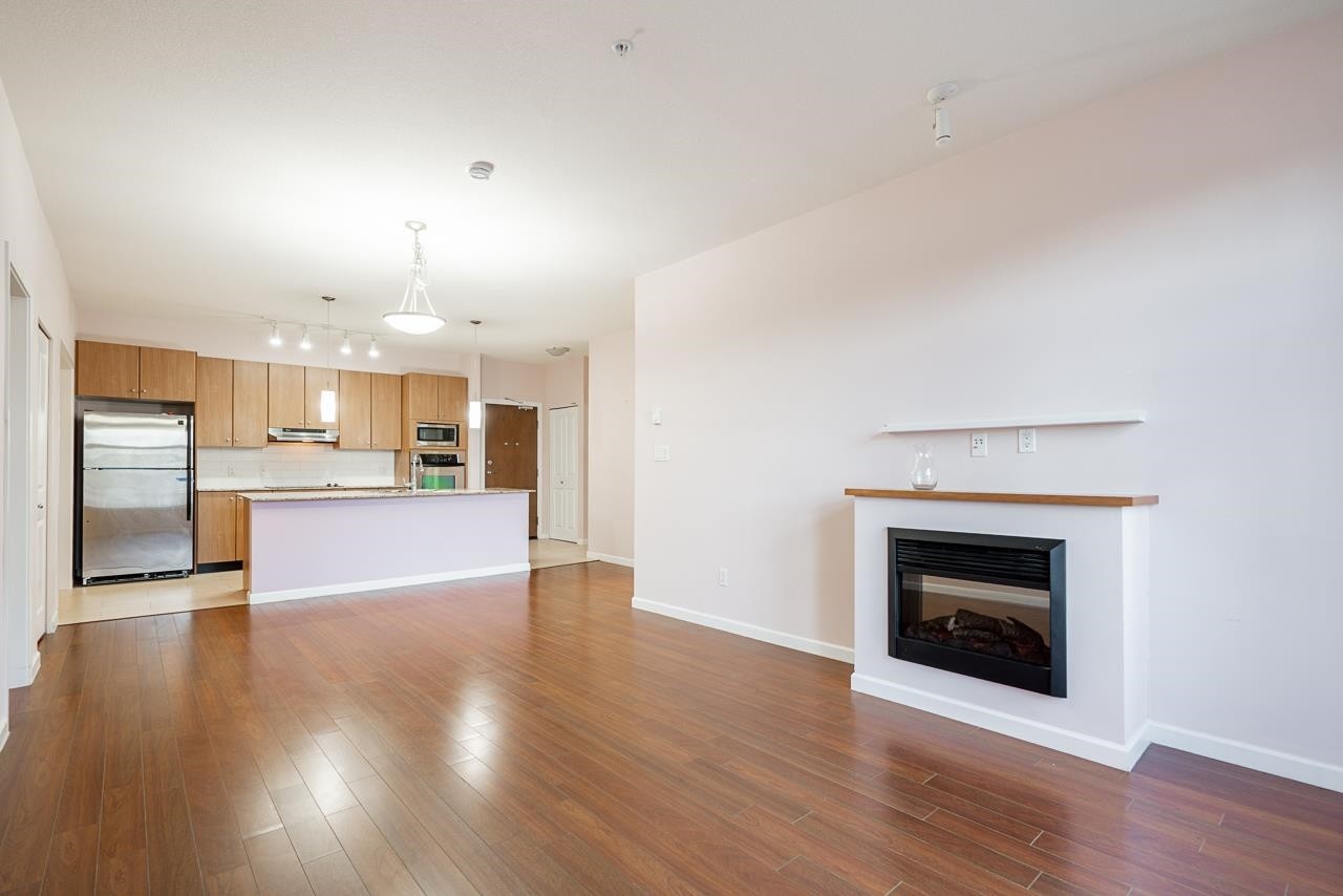 202-15388 101 Avenue, Surrey, BC