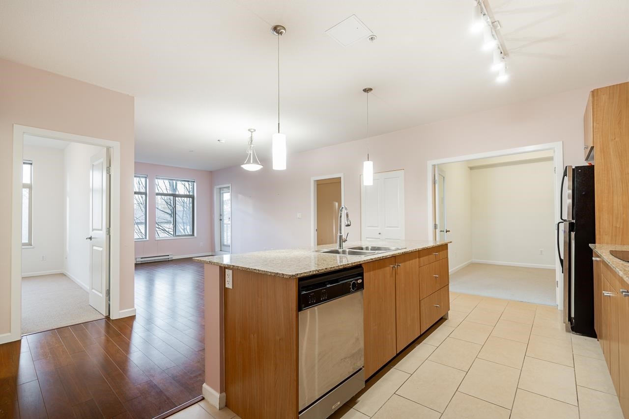 202-15388 101 Avenue, Surrey, BC