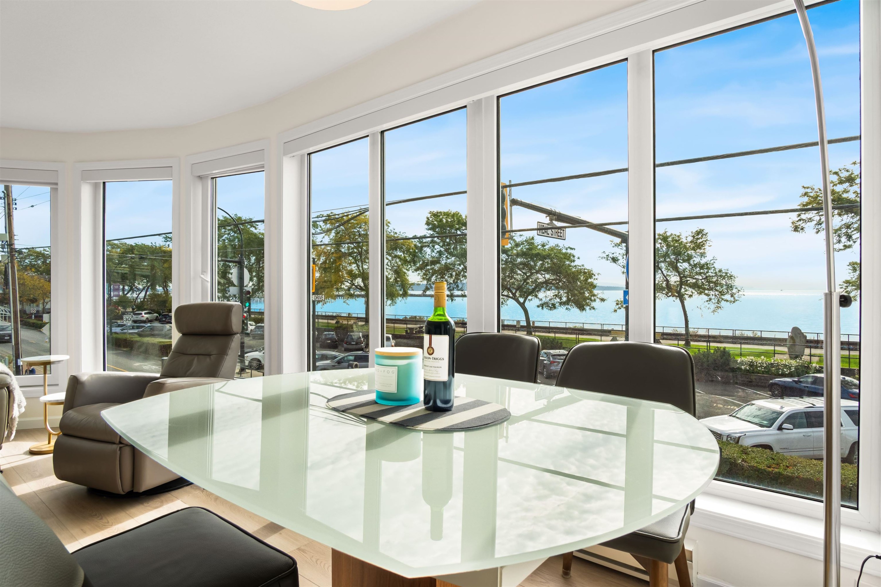 206-1119 Vidal Street, White Rock, BC