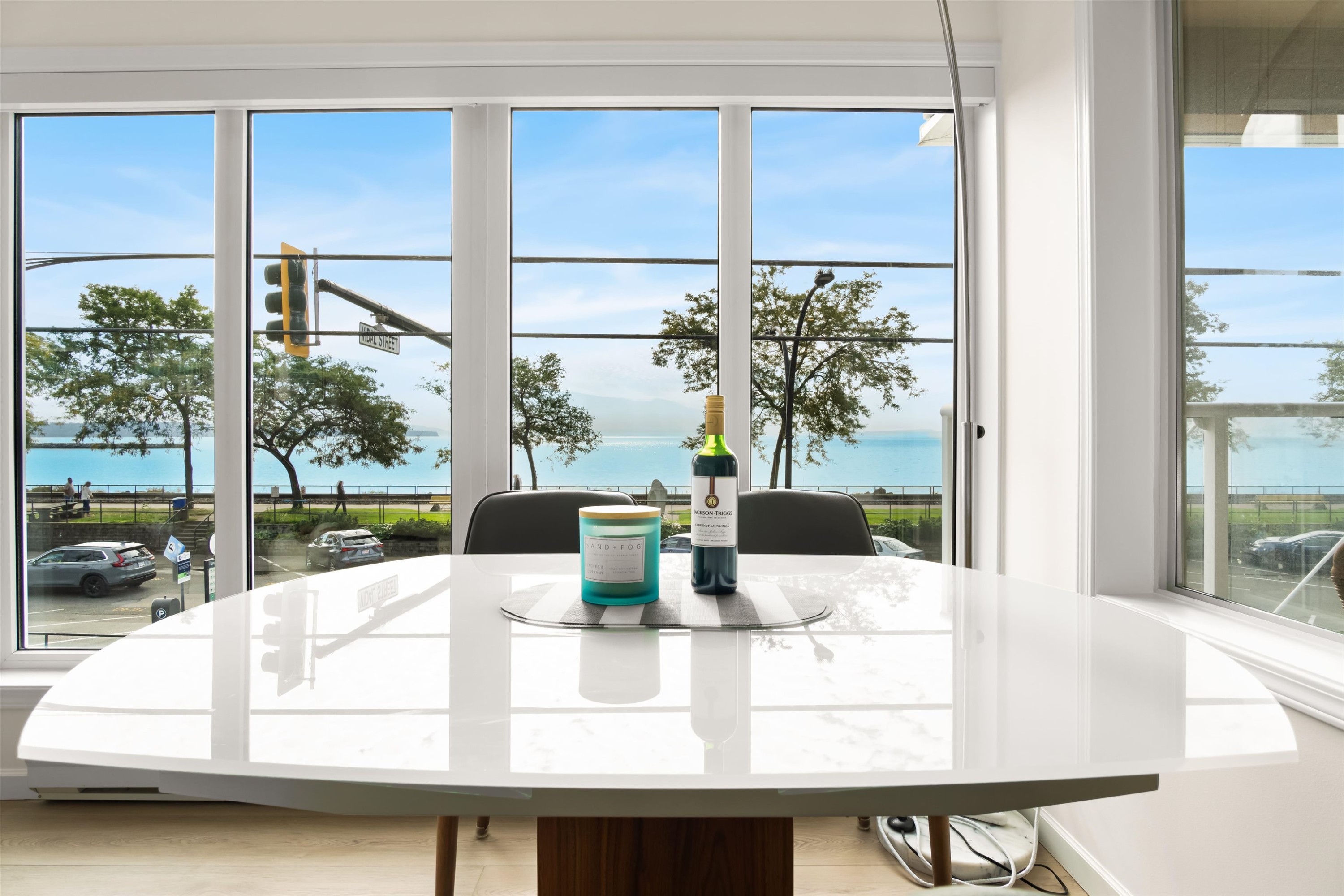 206-1119 Vidal Street, White Rock, BC