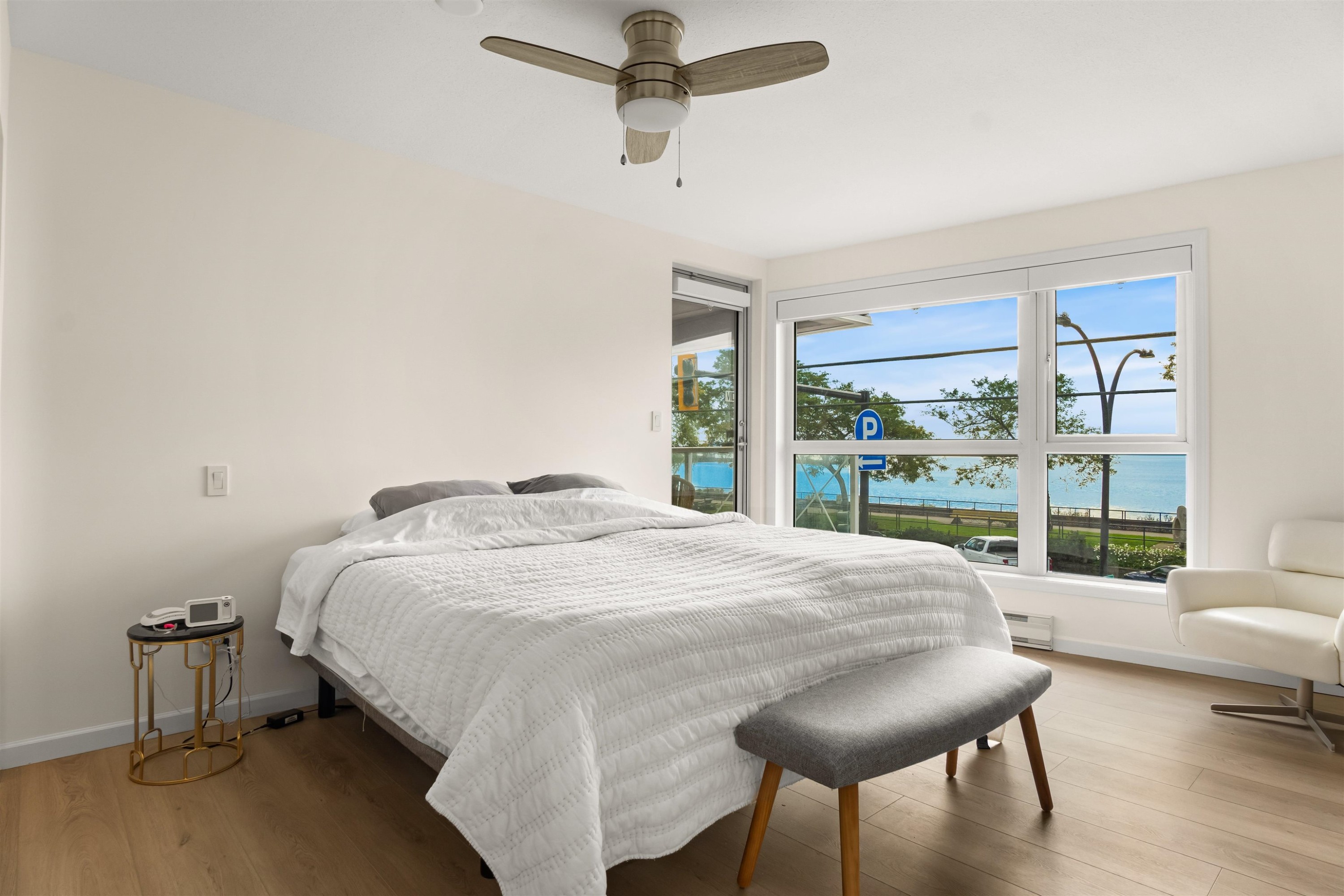 206-1119 Vidal Street, White Rock, BC