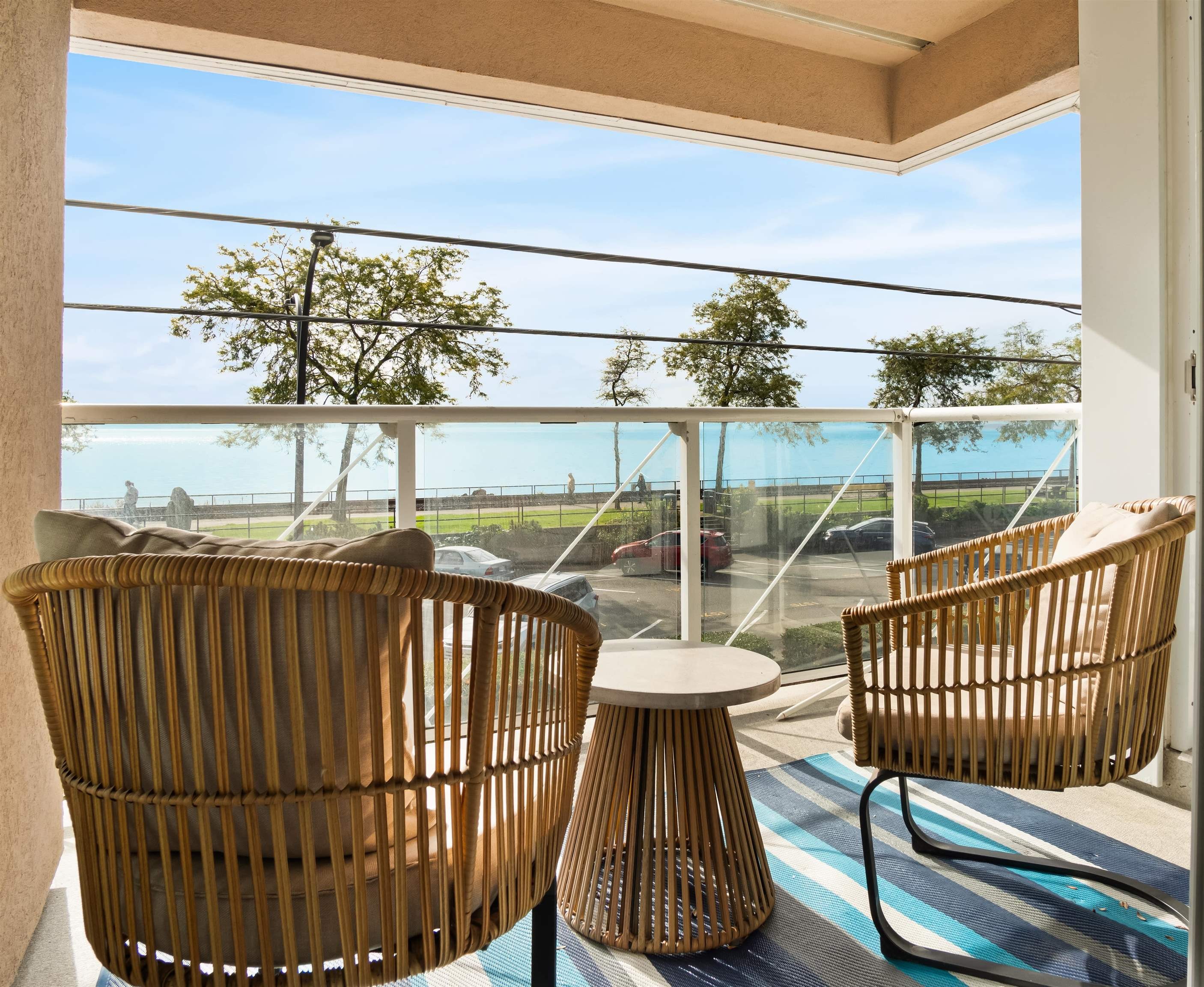 206-1119 Vidal Street, White Rock, BC