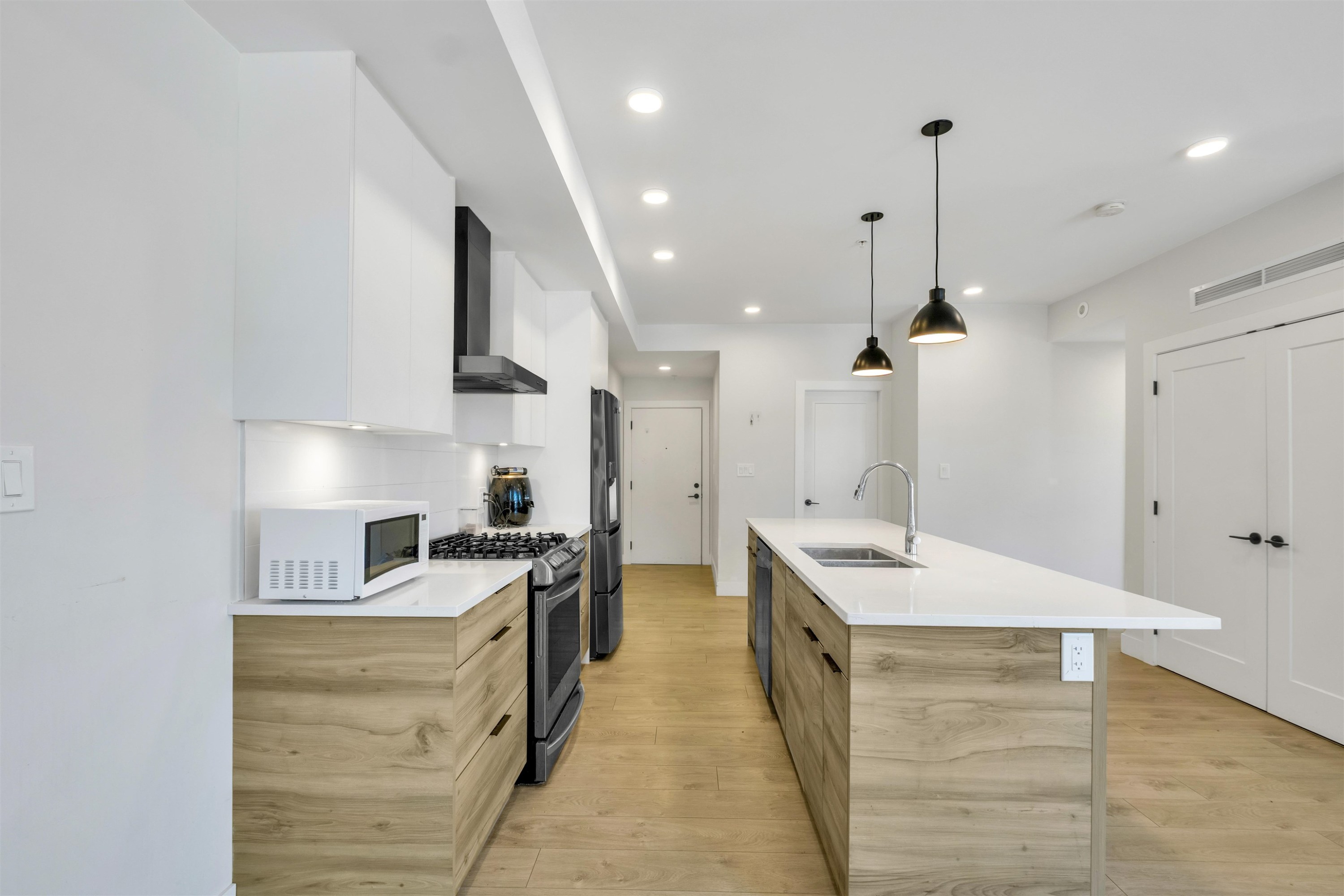 212-14818 60 Avenue, Surrey, BC