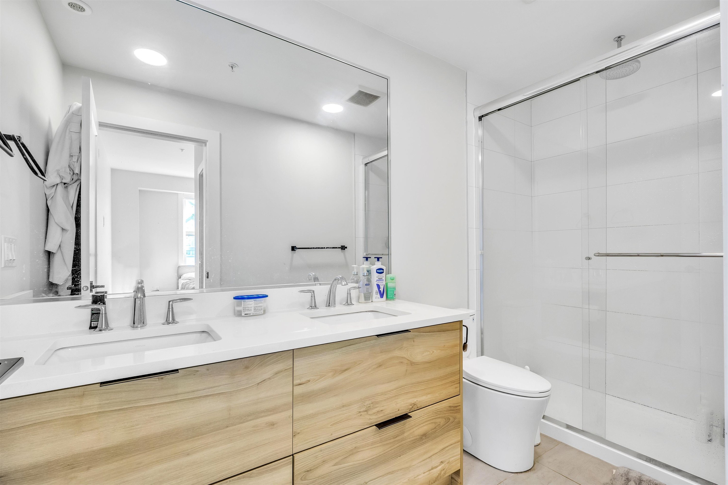 212-14818 60 Avenue, Surrey, BC