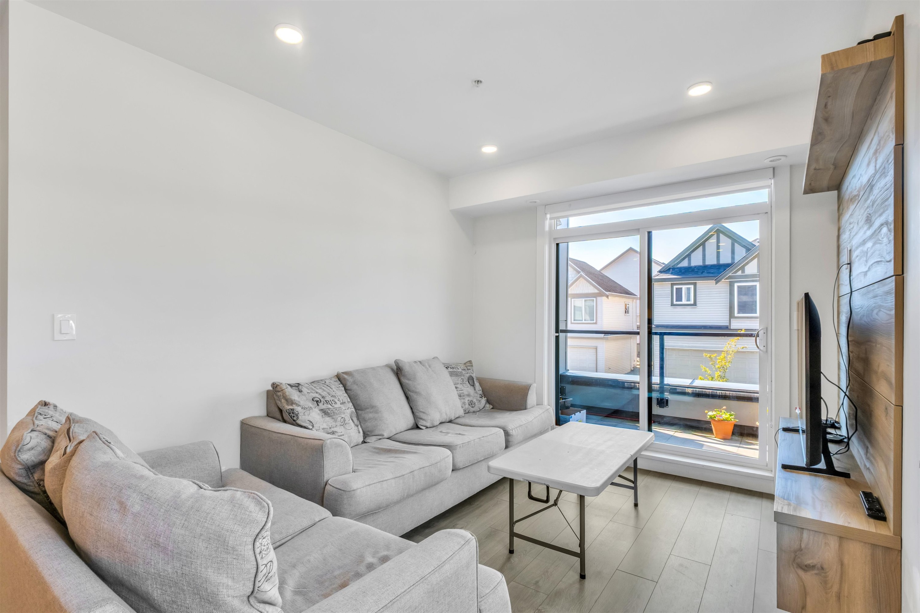 212-14818 60 Avenue, Surrey, BC