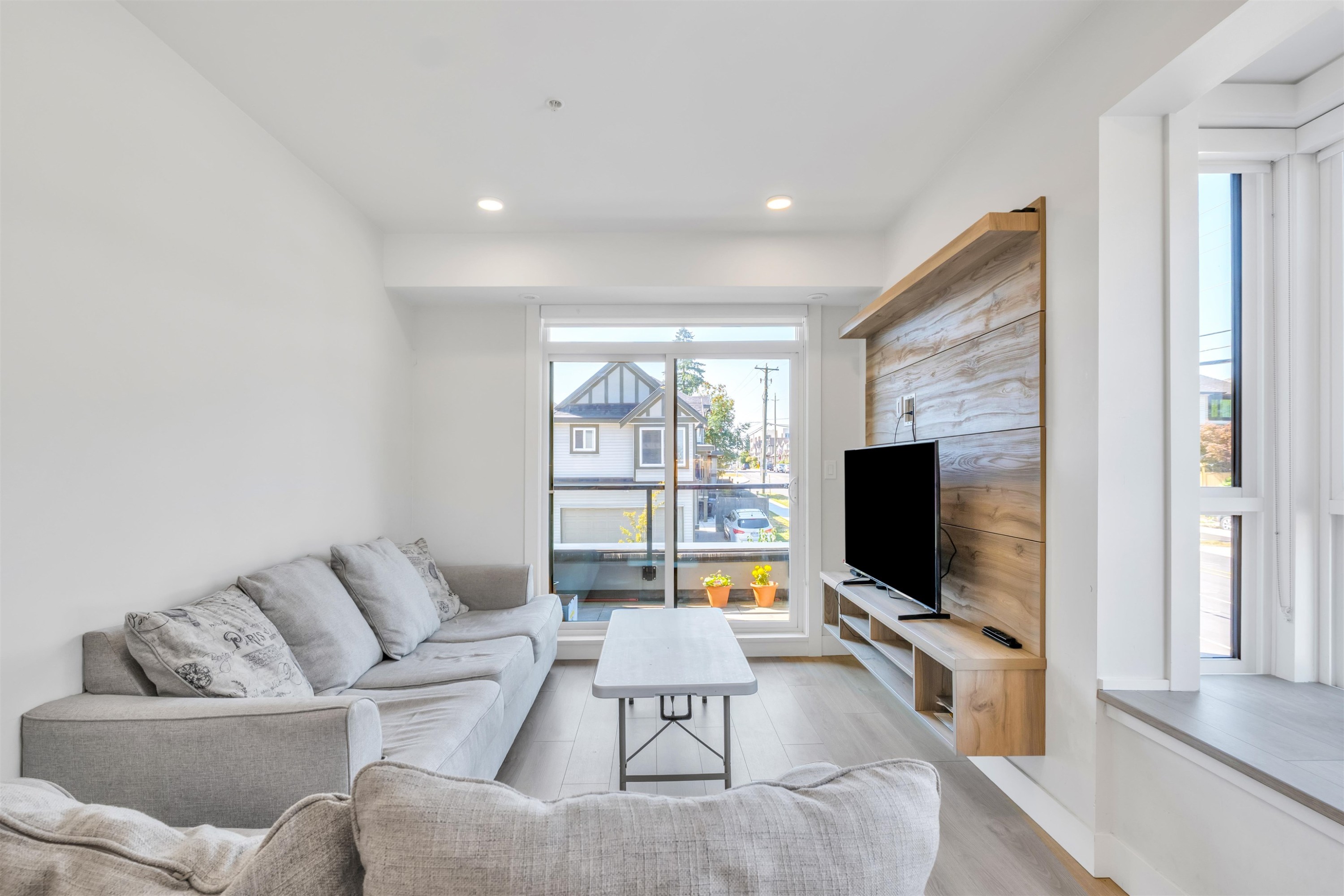 212-14818 60 Avenue, Surrey, BC