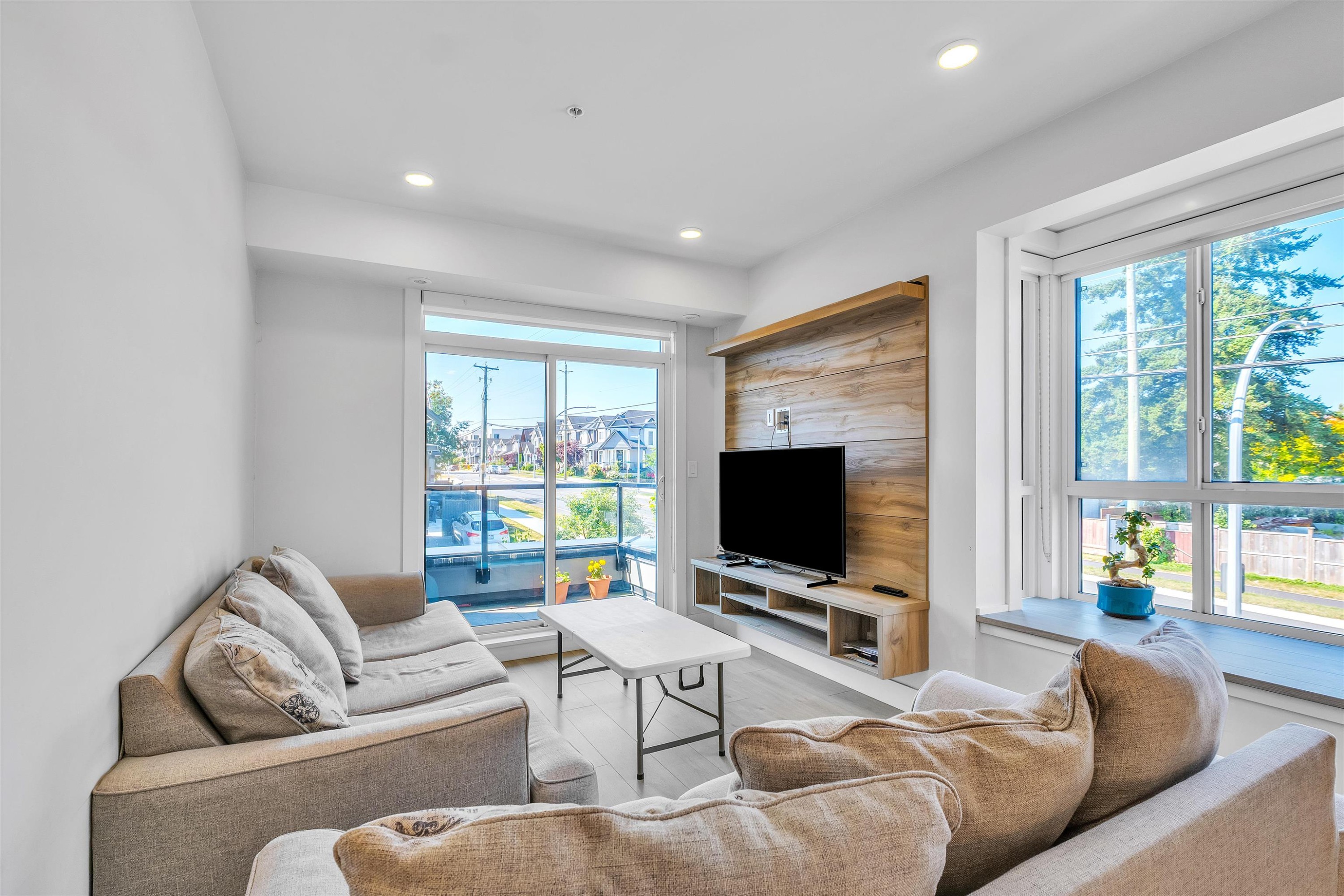 212-14818 60 Avenue, Surrey, BC