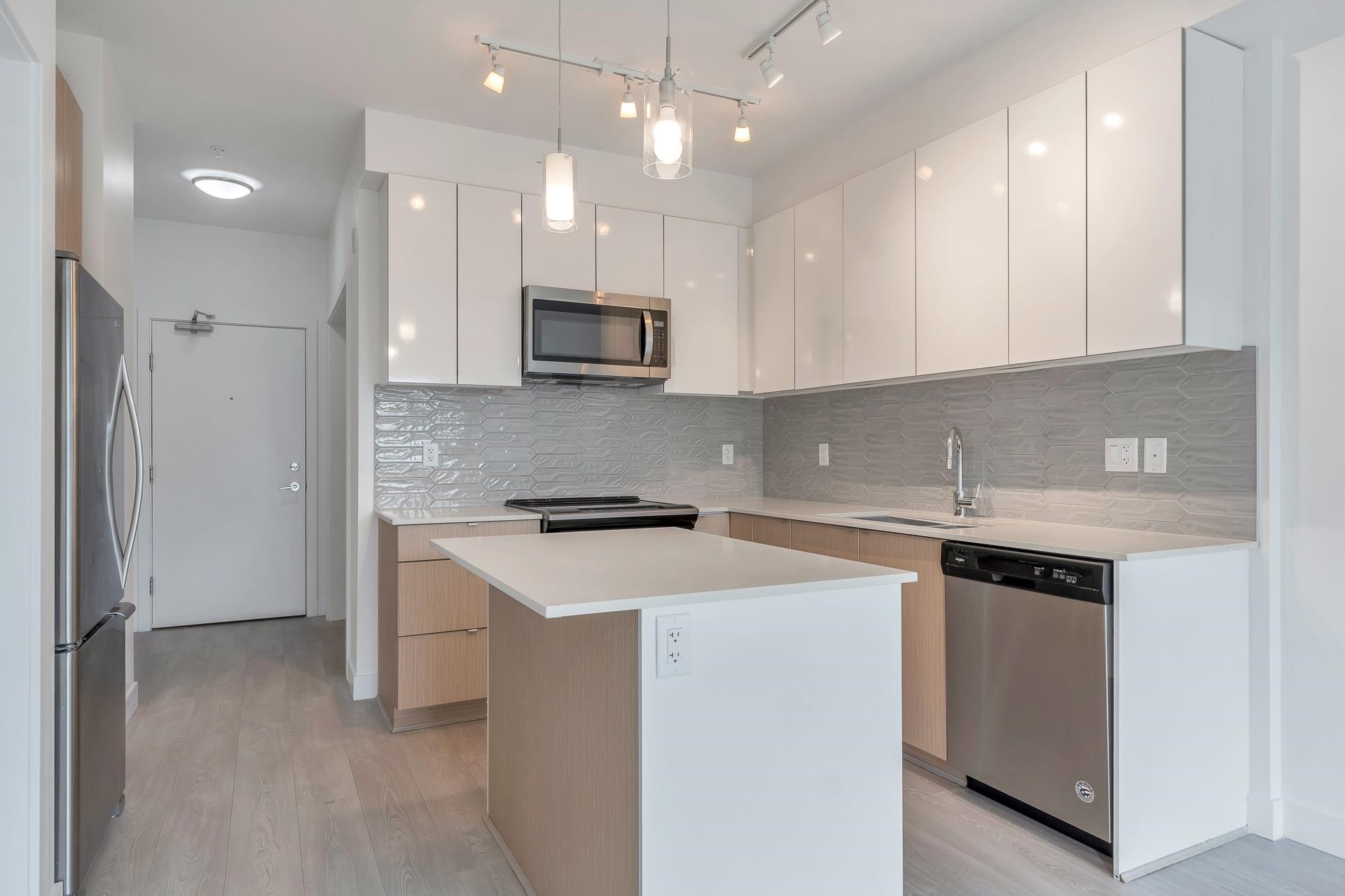 204-19567 64 Avenue, Surrey, BC