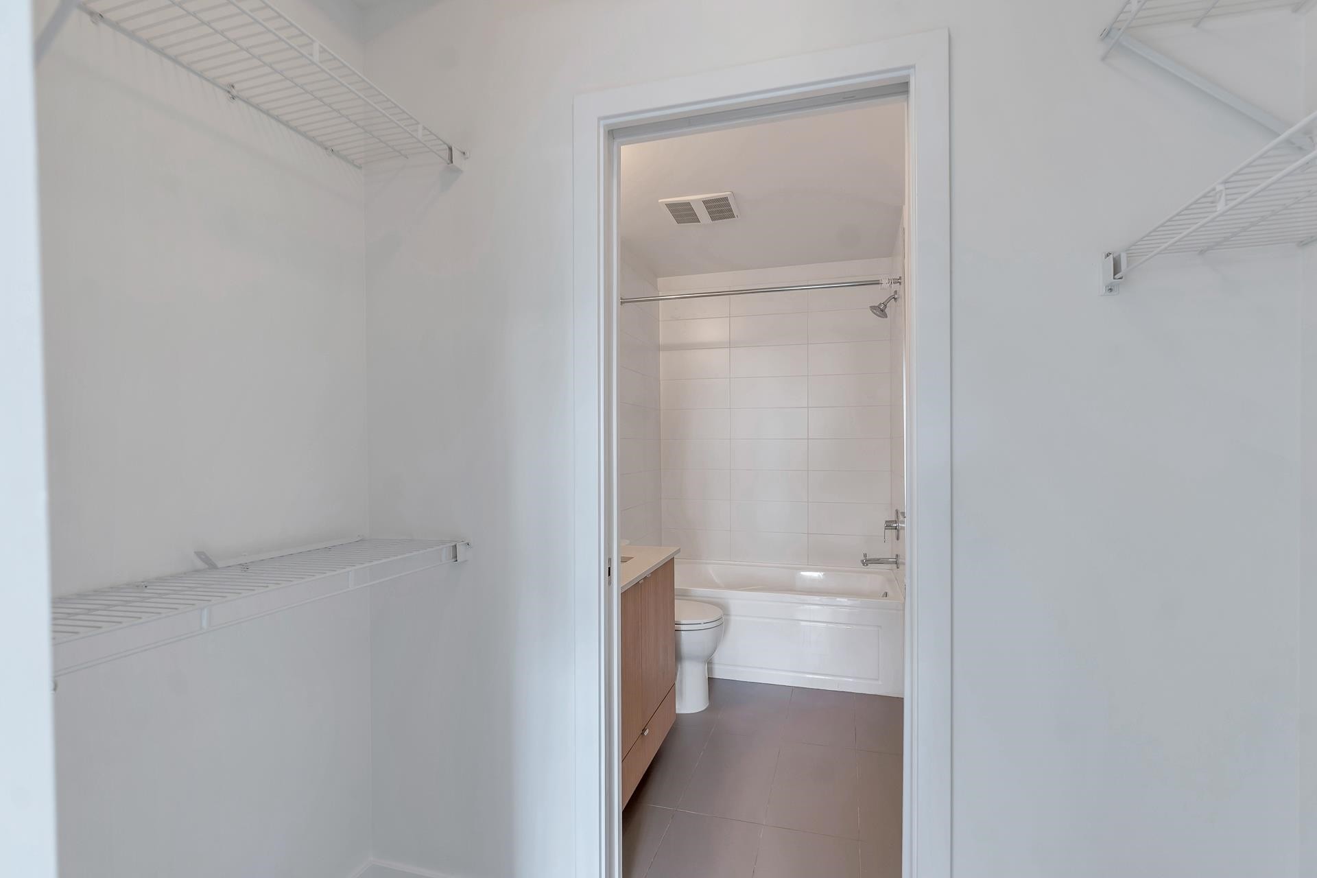 204-19567 64 Avenue, Surrey, BC