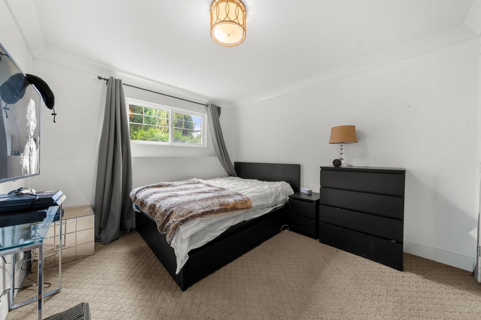 1276 Kent Street, White Rock, BC