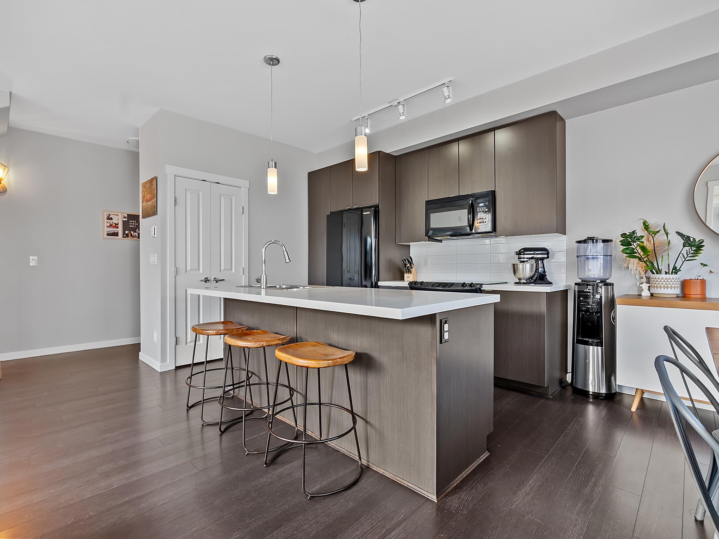 25-19505 68A Avenue, Surrey, BC