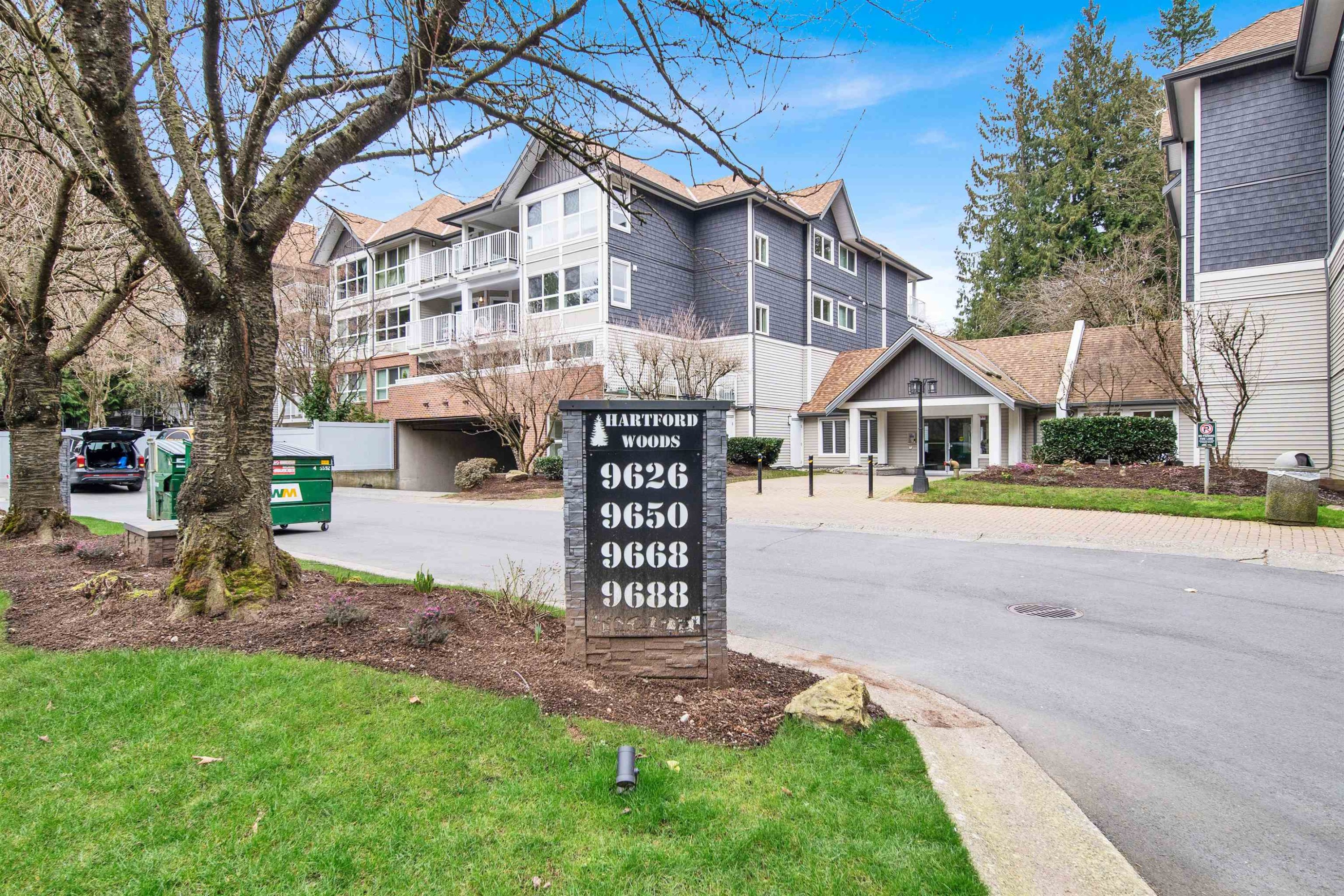 215-9626 148 Street, Surrey, BC