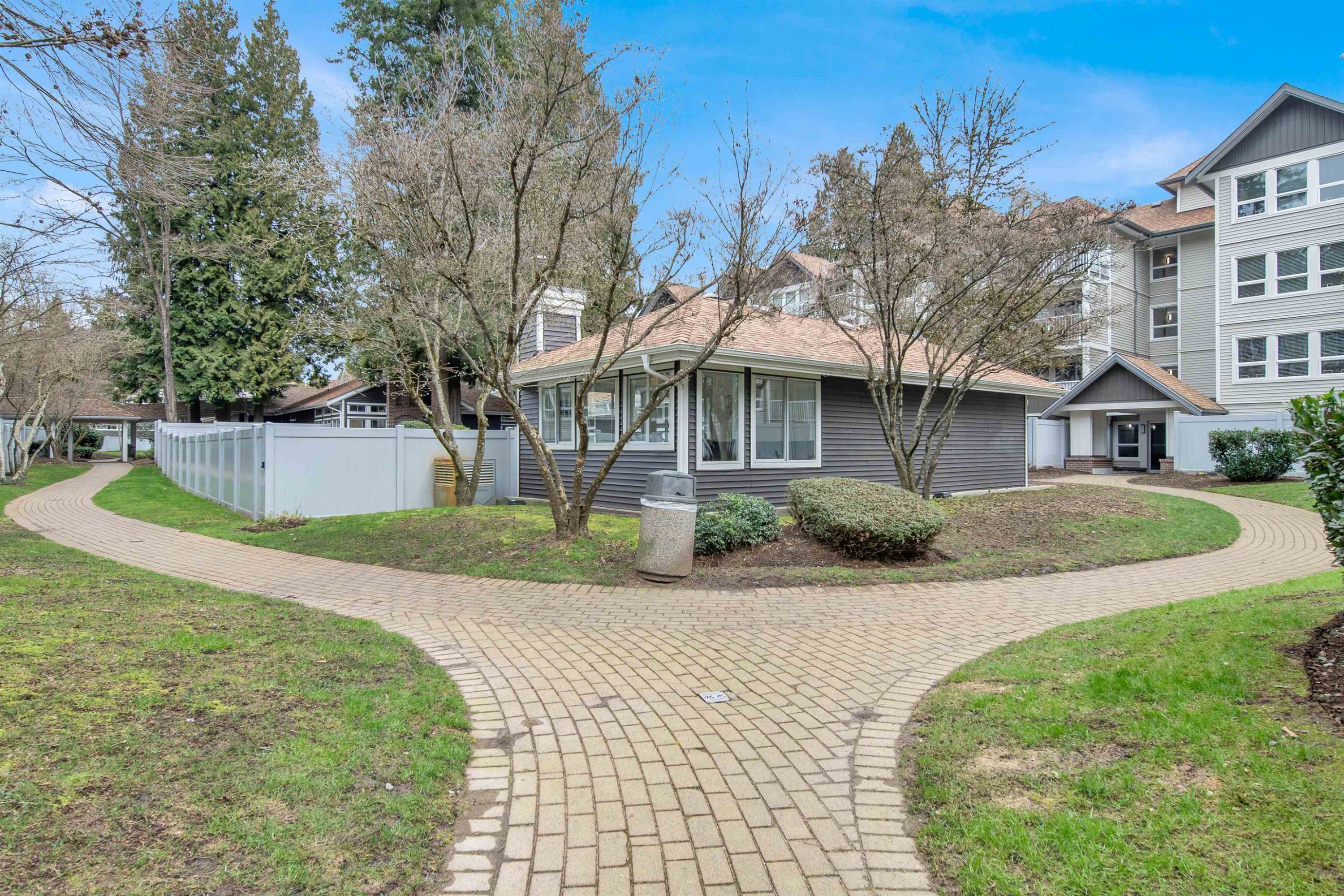 215-9626 148 Street, Surrey, BC