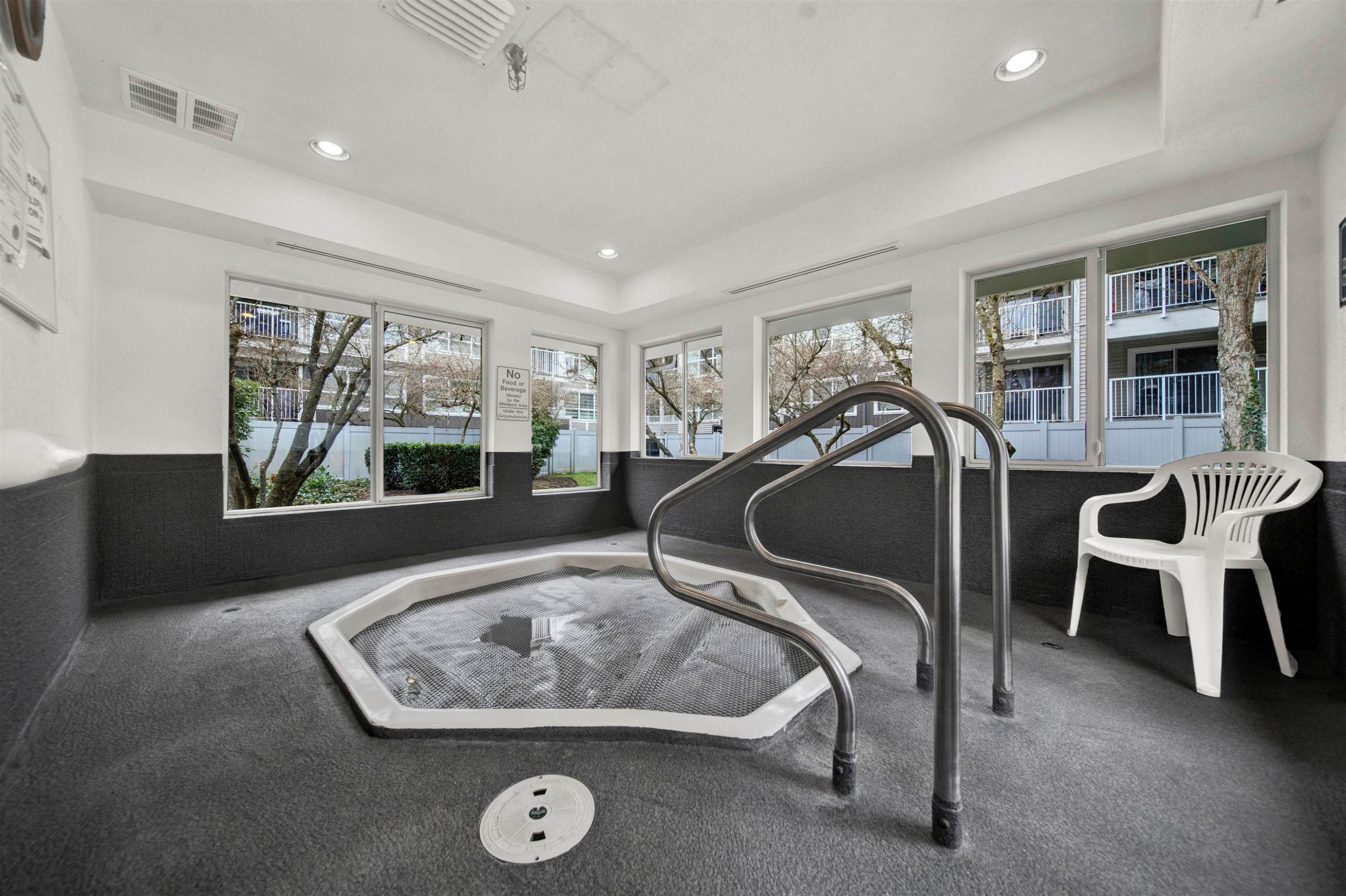 215-9626 148 Street, Surrey, BC