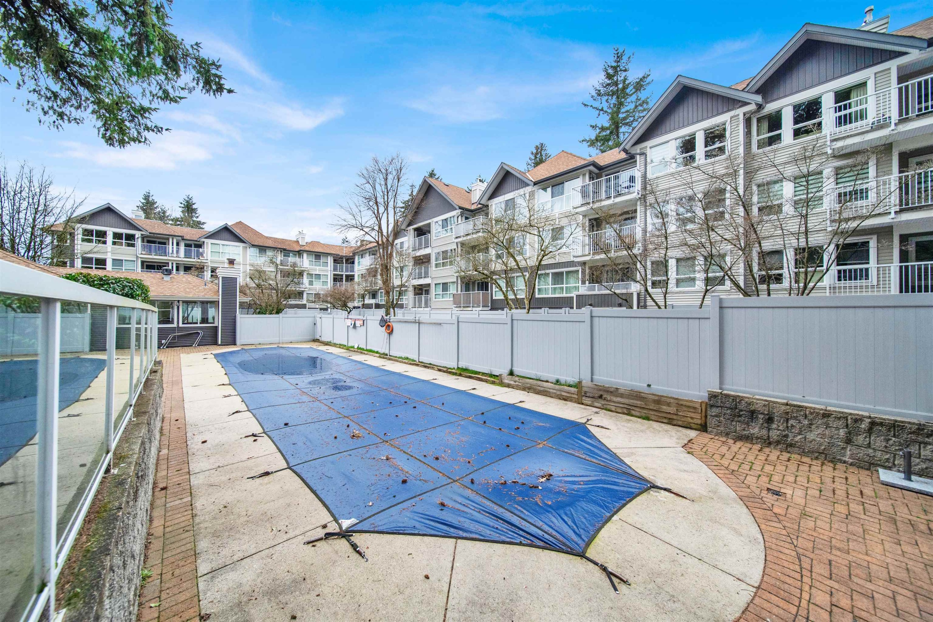 215-9626 148 Street, Surrey, BC