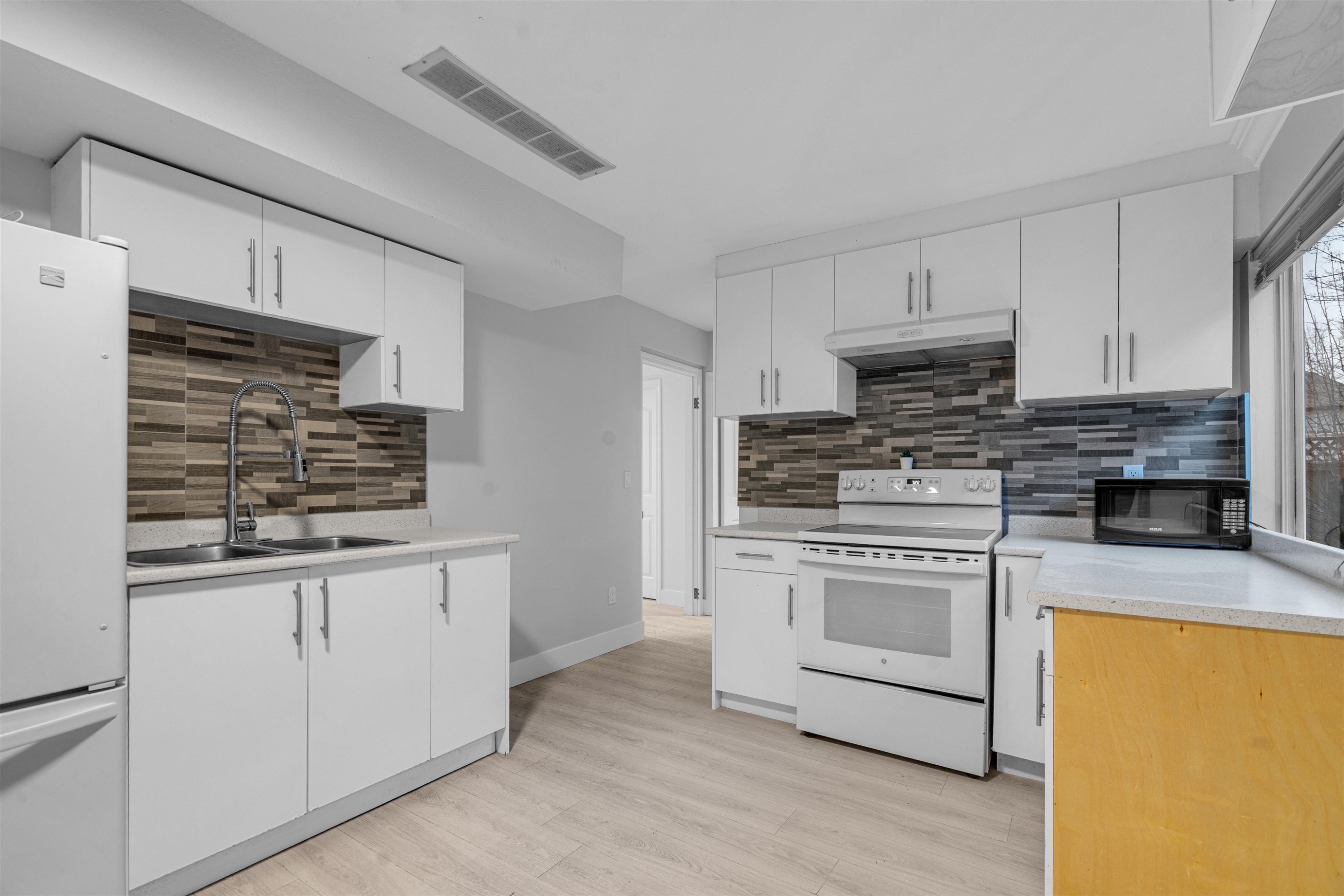 15335 111 Avenue, Surrey, BC