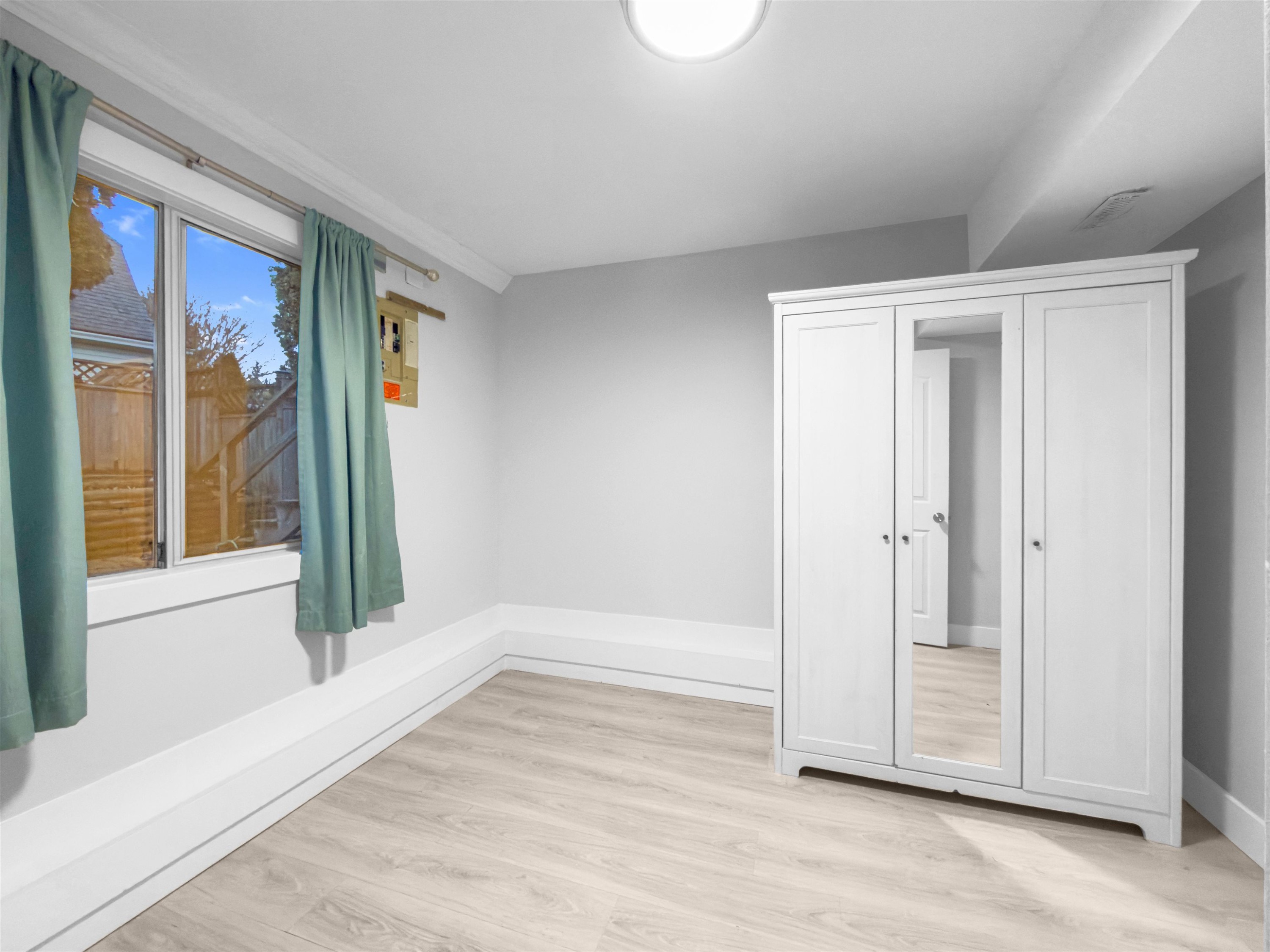 15335 111 Avenue, Surrey, BC