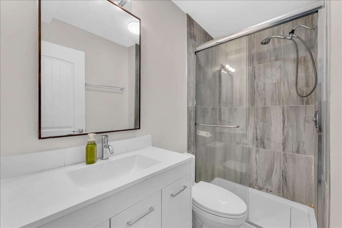 10552 Woodglen Close, Surrey, BC