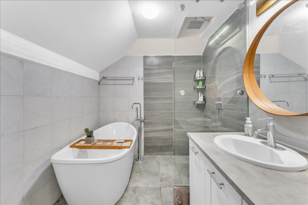 10552 Woodglen Close, Surrey, BC