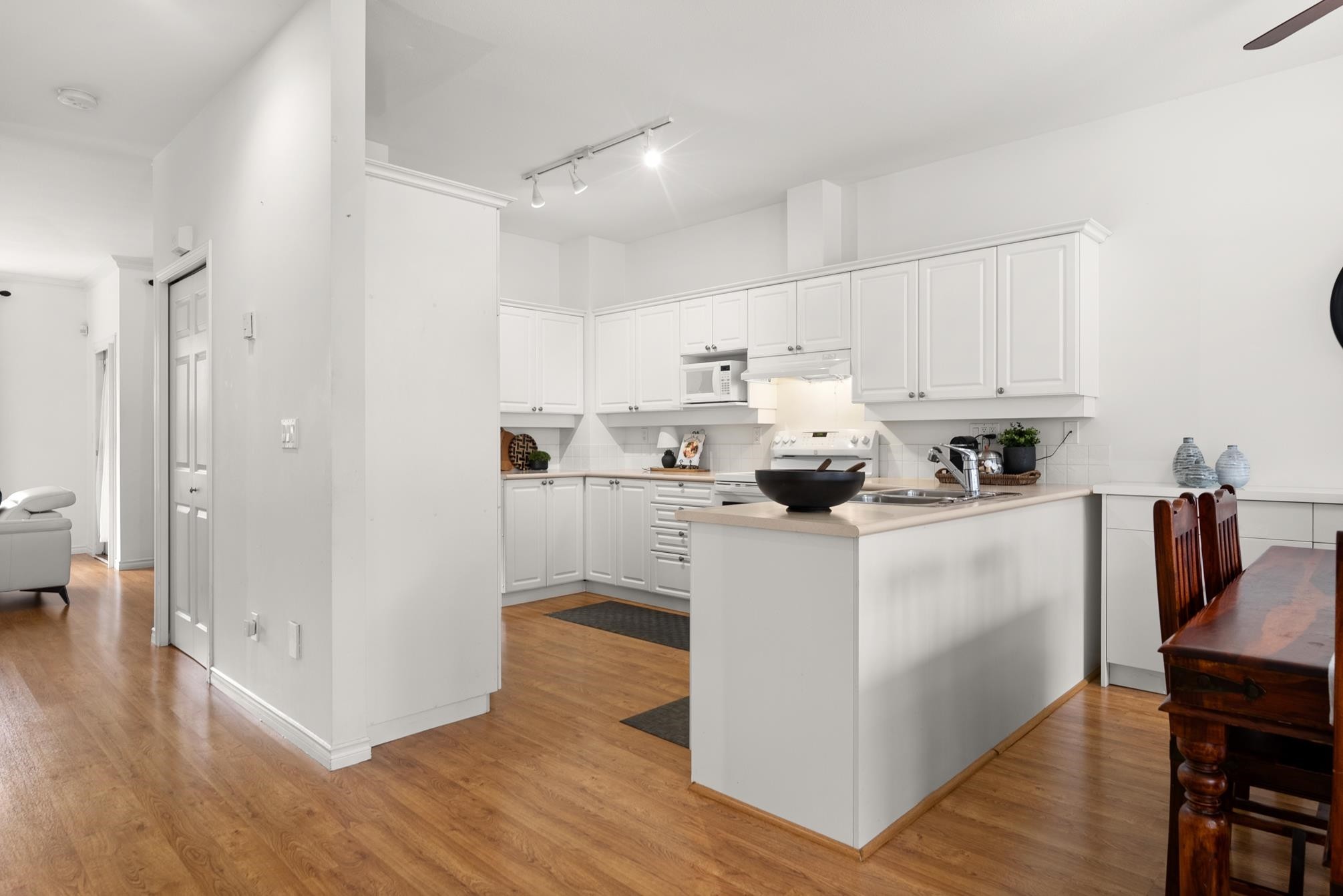 20-15037 58Th Avenue, Surrey, BC