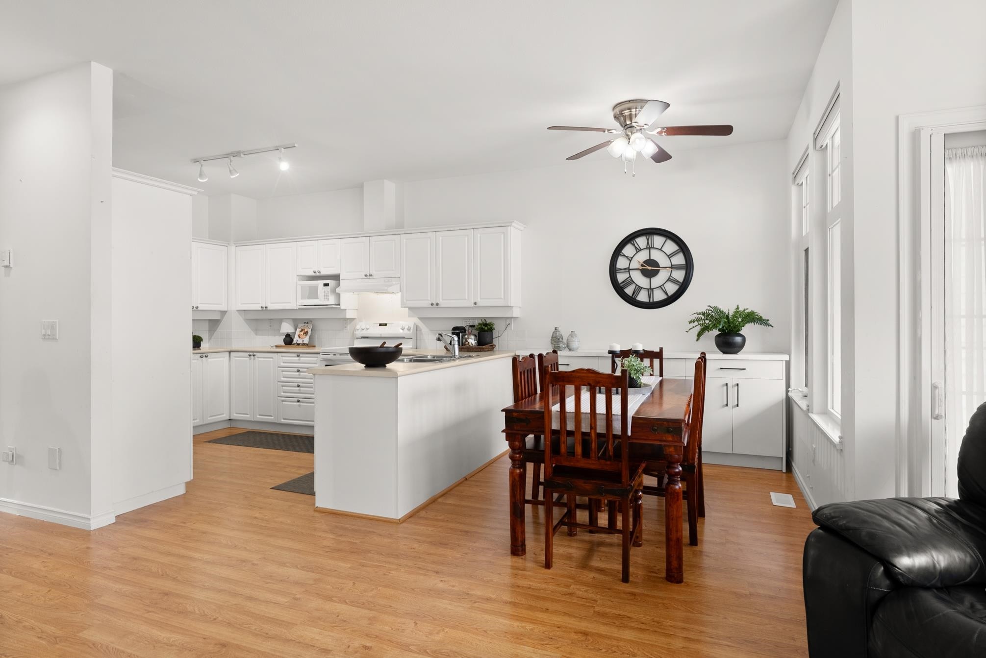 20-15037 58Th Avenue, Surrey, BC