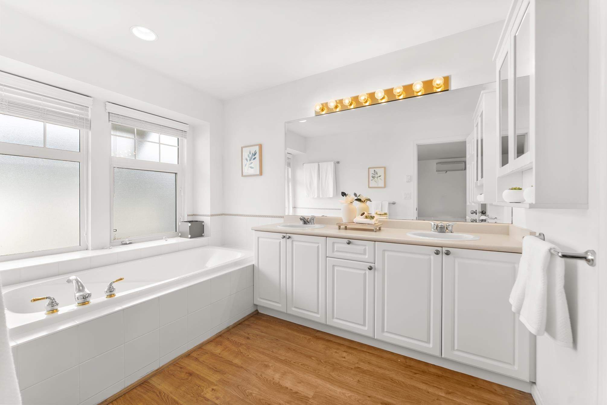 20-15037 58Th Avenue, Surrey, BC