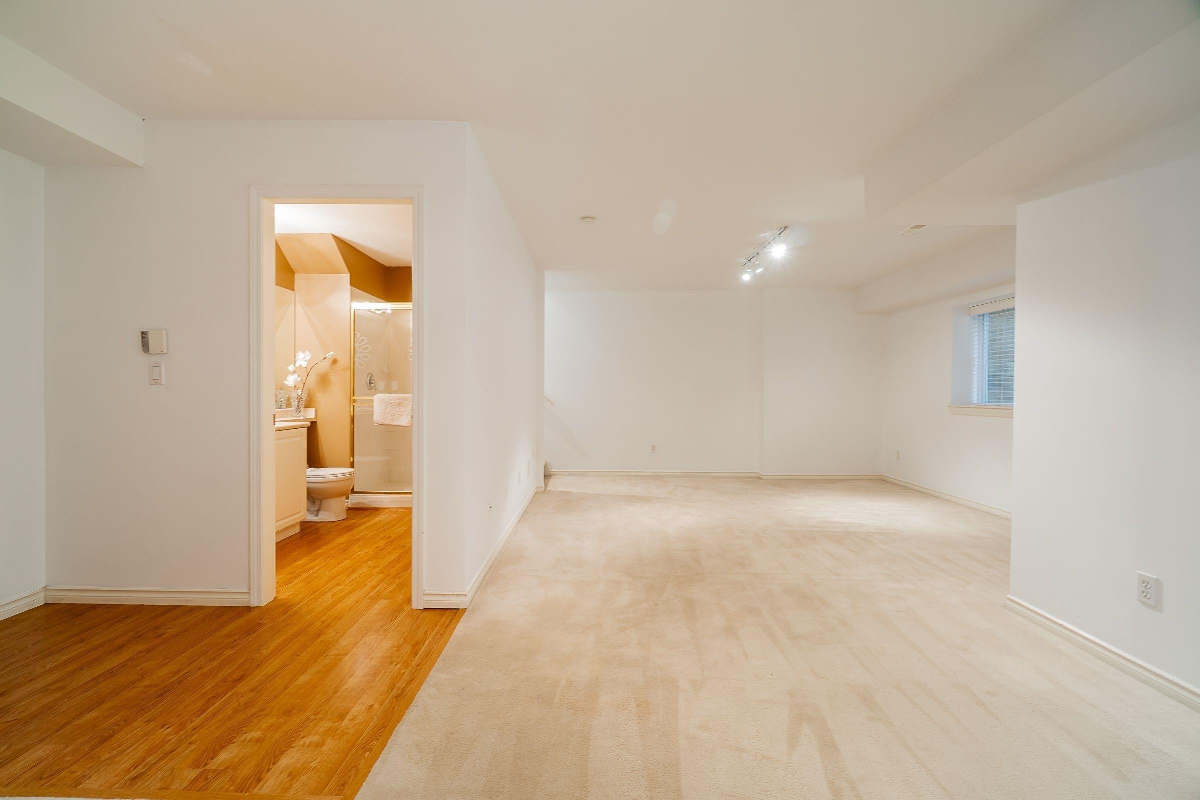 20-15037 58Th Avenue, Surrey, BC